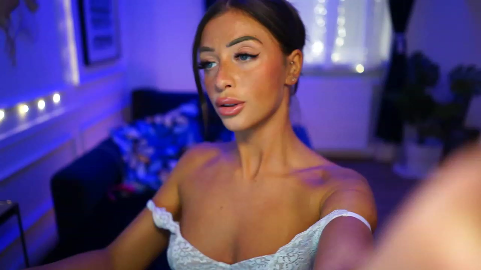 Gallery image thumbnail from emma_ruby's myfreecams stream on, 11/27/2022, 14:54 image 19 of 20