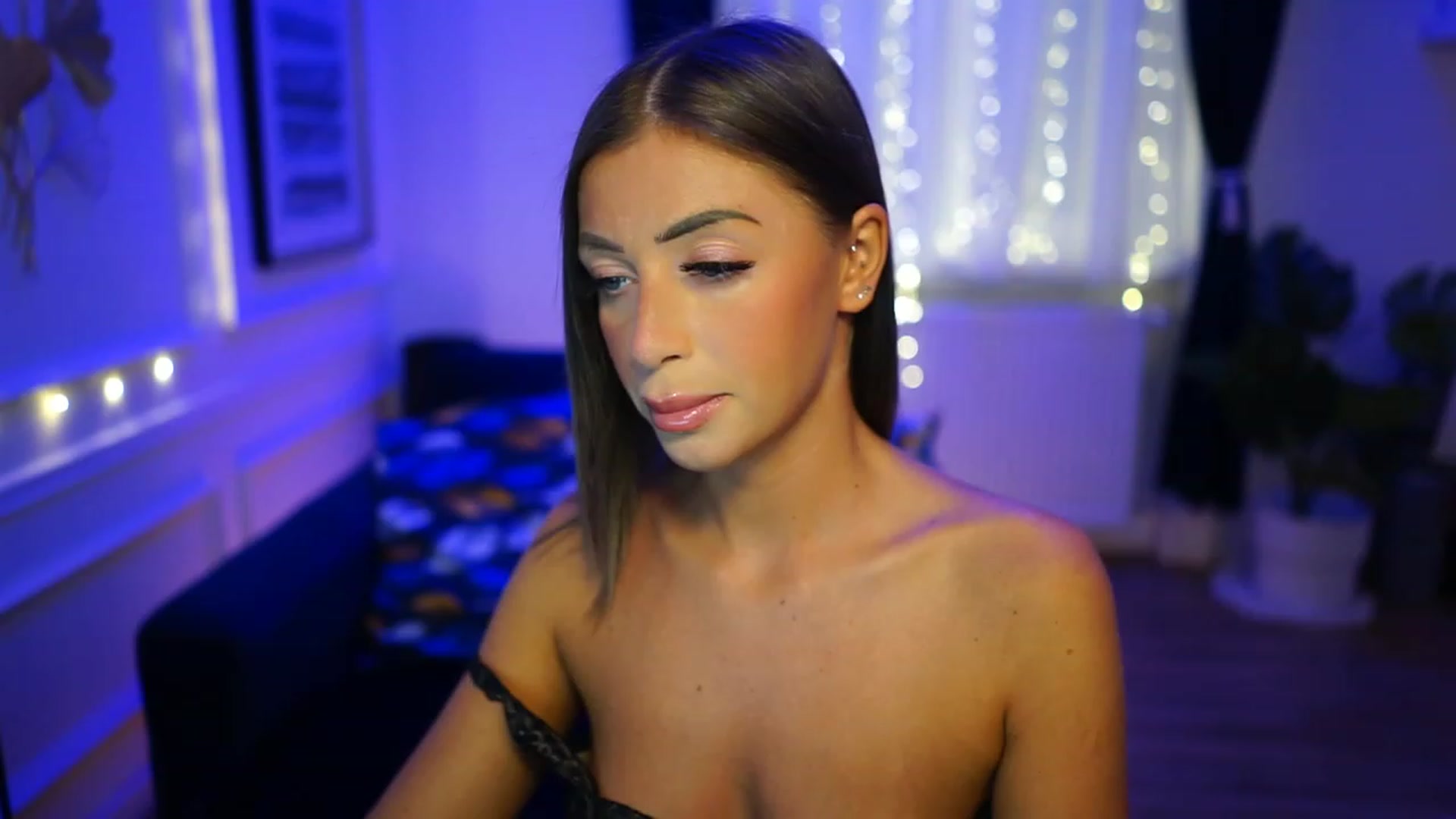 Gallery image thumbnail from emma_ruby's myfreecams stream on, 11/28/2022, 16:19 image 10 of 20