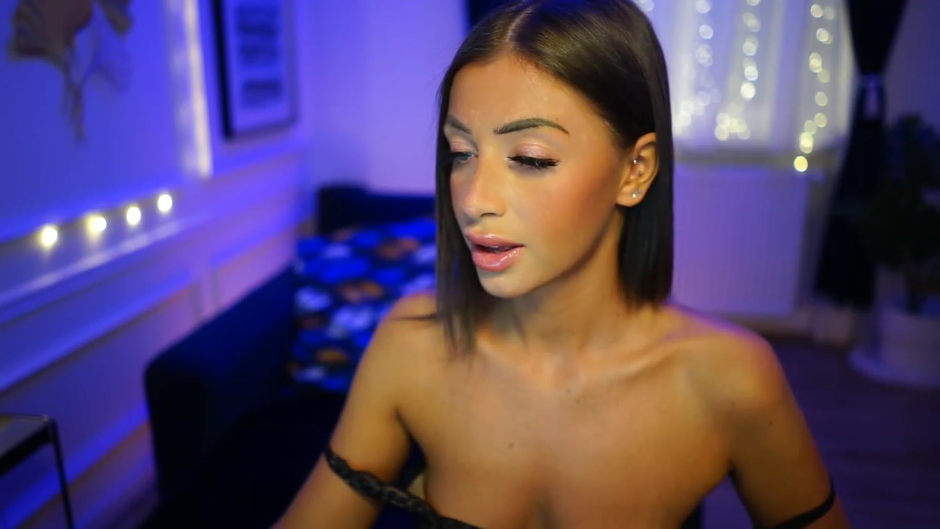 Gallery image thumbnail from emma_ruby's myfreecams stream on, 11/28/2022, 16:19 image 19 of 20