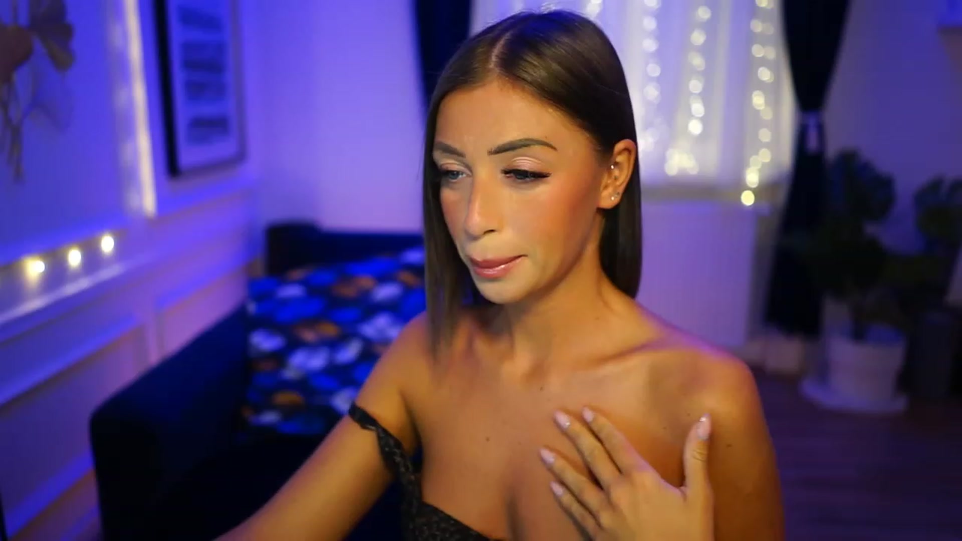 Gallery image thumbnail from emma_ruby's myfreecams stream on, 11/28/2022, 16:19 image 9 of 20