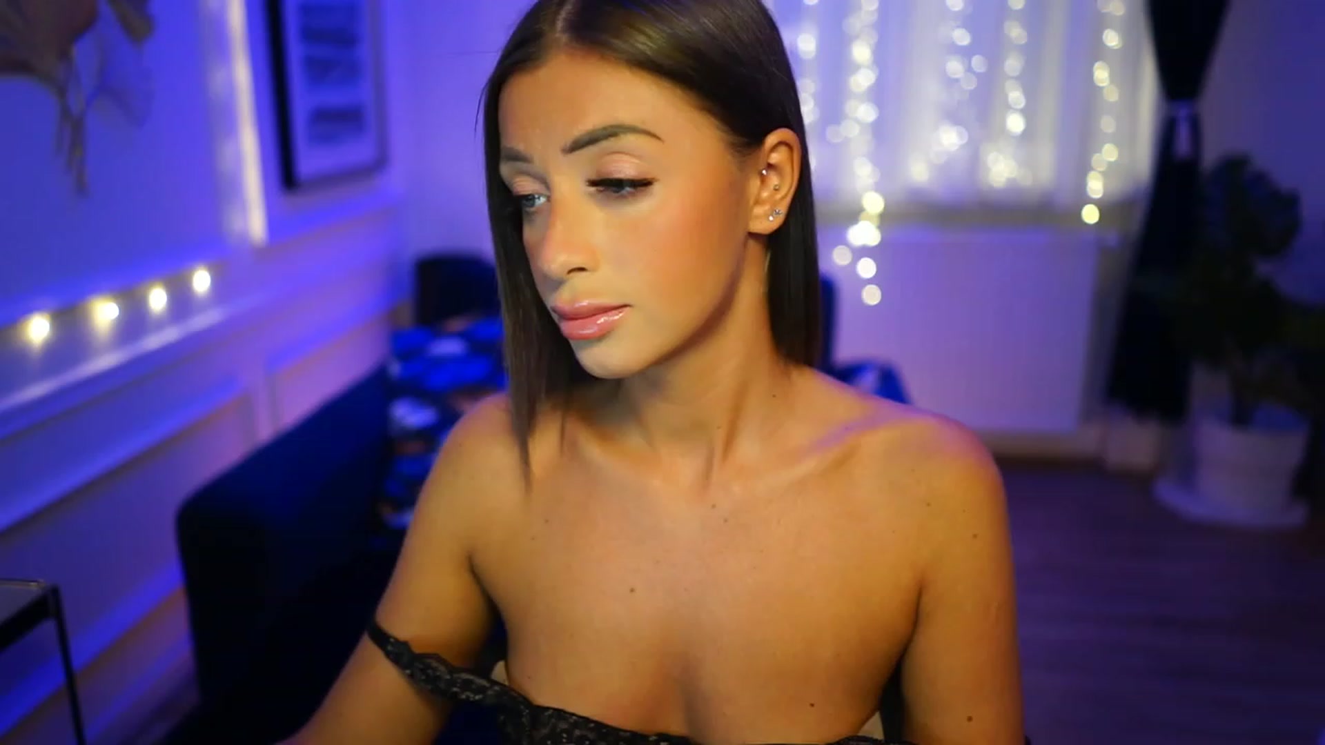 Gallery image thumbnail from emma_ruby's myfreecams stream on, 11/28/2022, 17:15 image 6 of 20