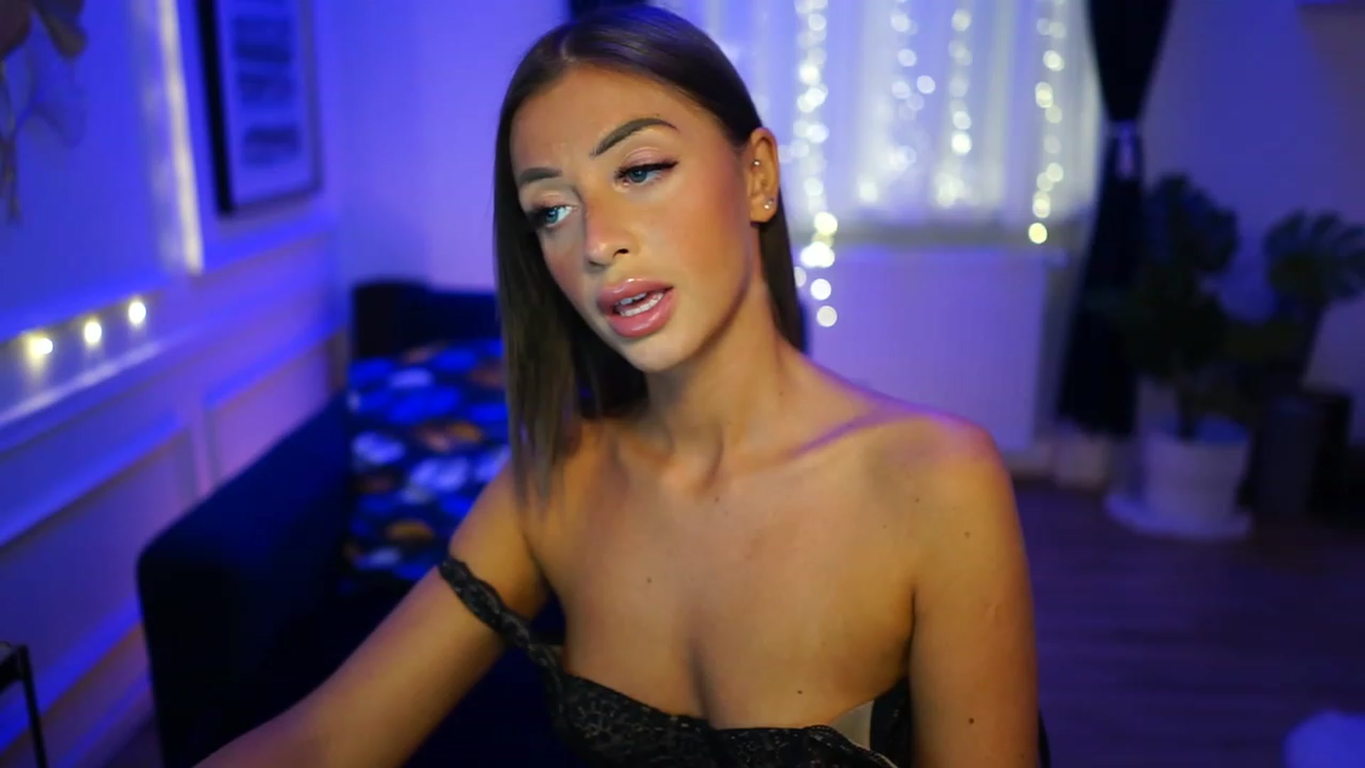 Gallery image thumbnail from emma_ruby's myfreecams stream on, 11/28/2022, 18:03 image 3 of 20