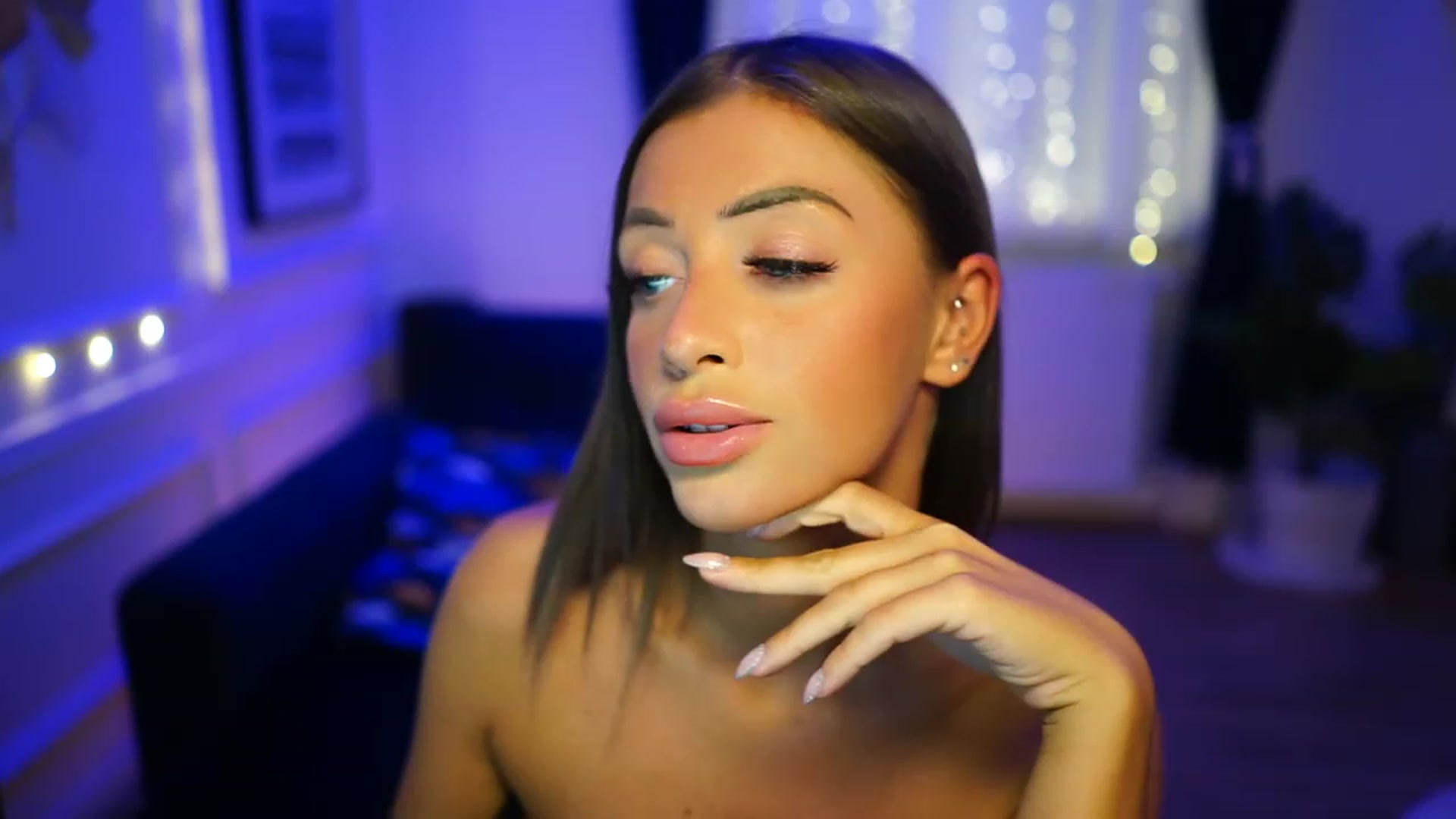 Gallery image thumbnail from emma_ruby's myfreecams stream on, 11/28/2022, 19:39 image 19 of 20