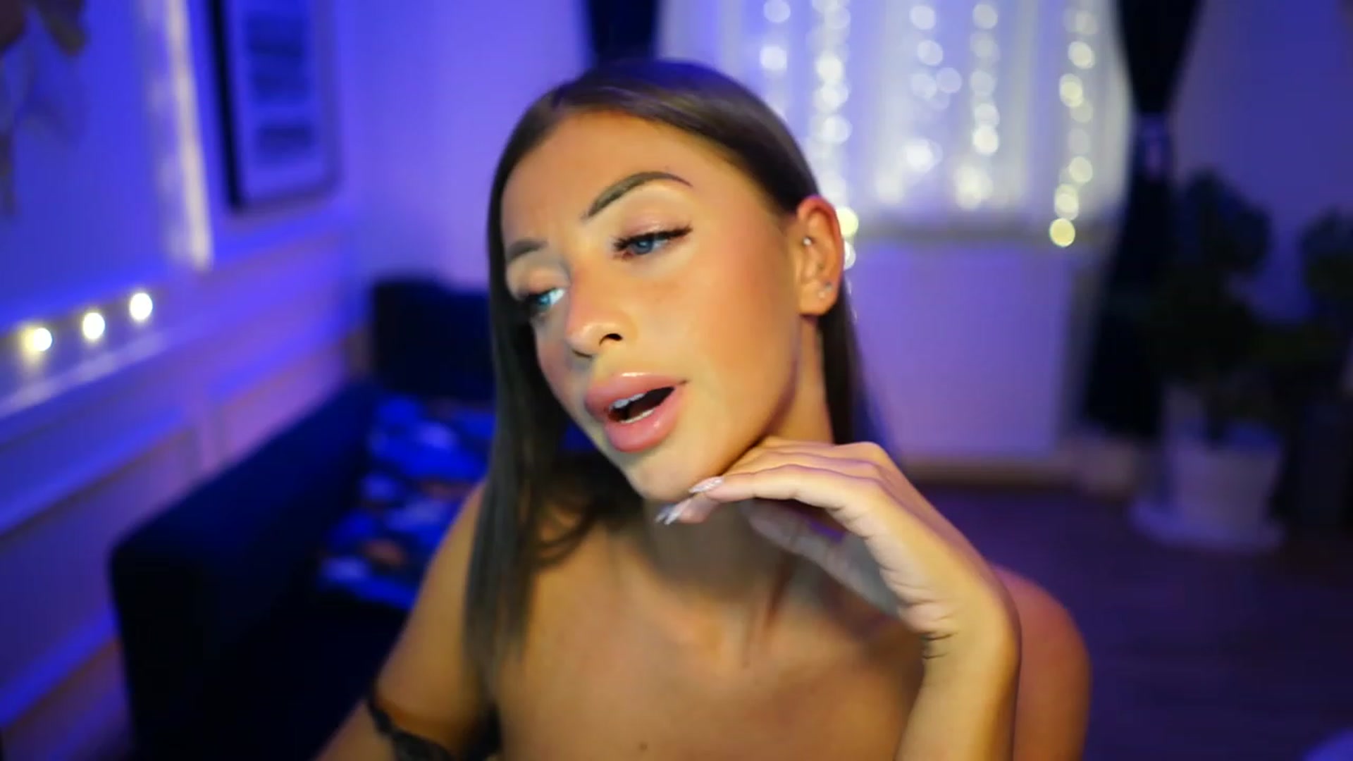 Gallery image thumbnail from emma_ruby's myfreecams stream on, 11/28/2022, 19:39 image 20 of 20