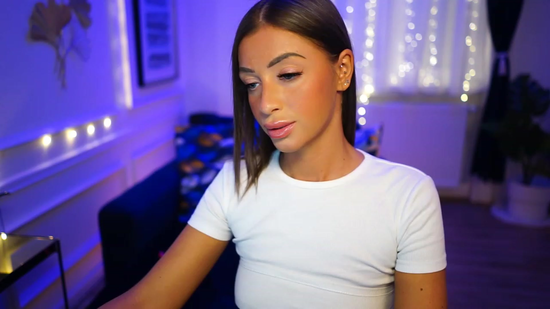 Gallery image thumbnail from emma_ruby's myfreecams stream on, 11/29/2022, 16:31 image 10 of 20
