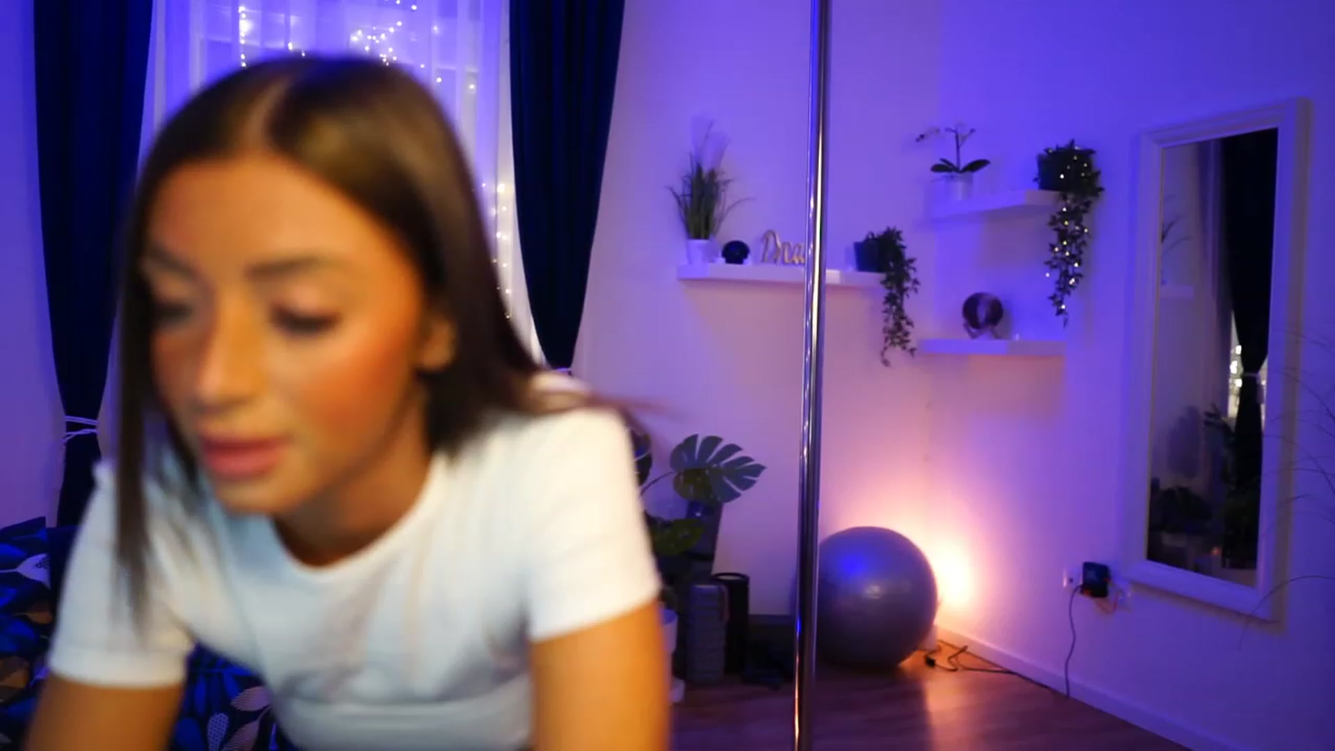 Gallery image thumbnail from emma_ruby's myfreecams stream on, 11/29/2022, 16:31 image 18 of 20