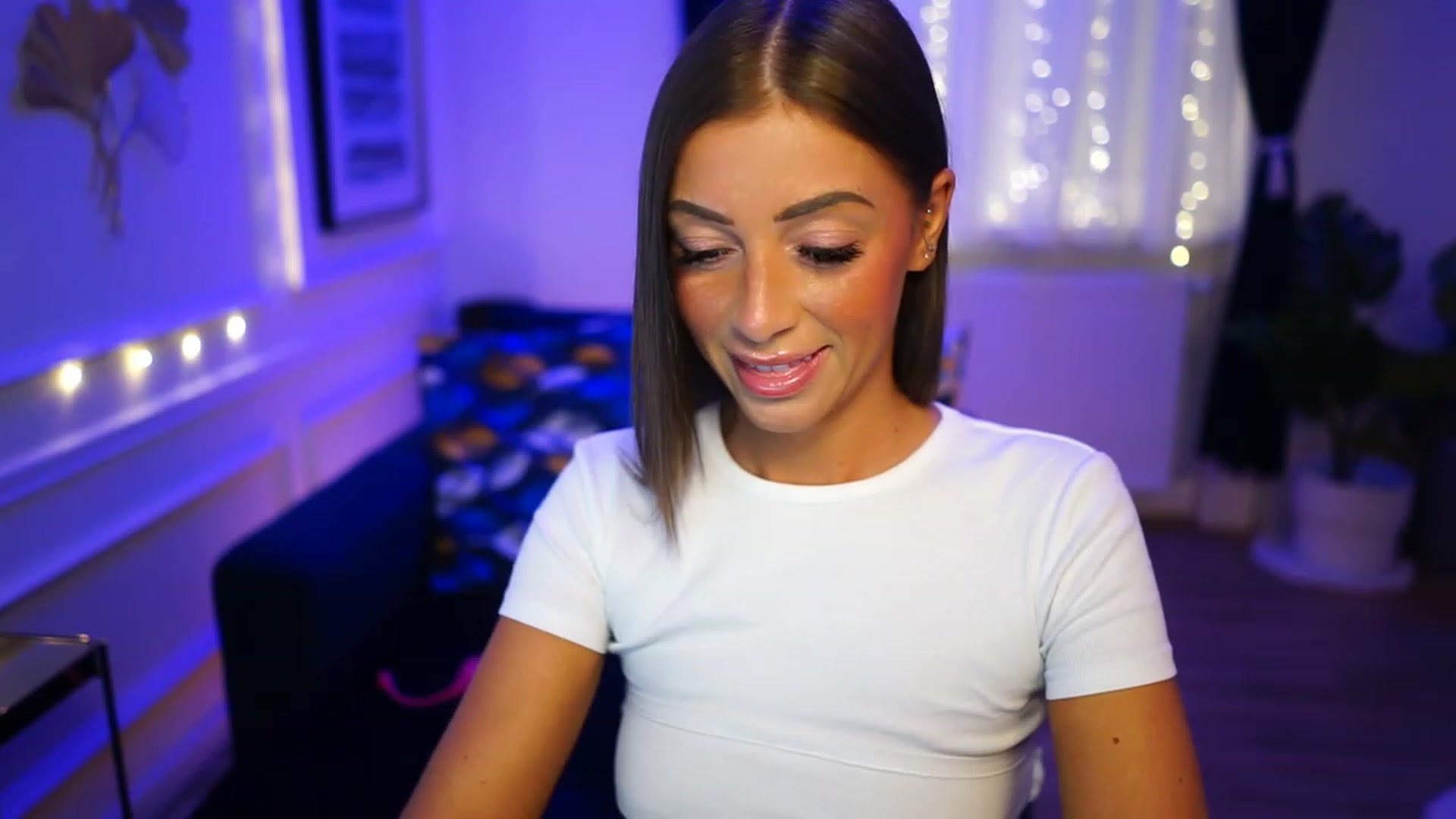 Gallery image thumbnail from emma_ruby's myfreecams stream on, 11/29/2022, 16:31 image 12 of 20