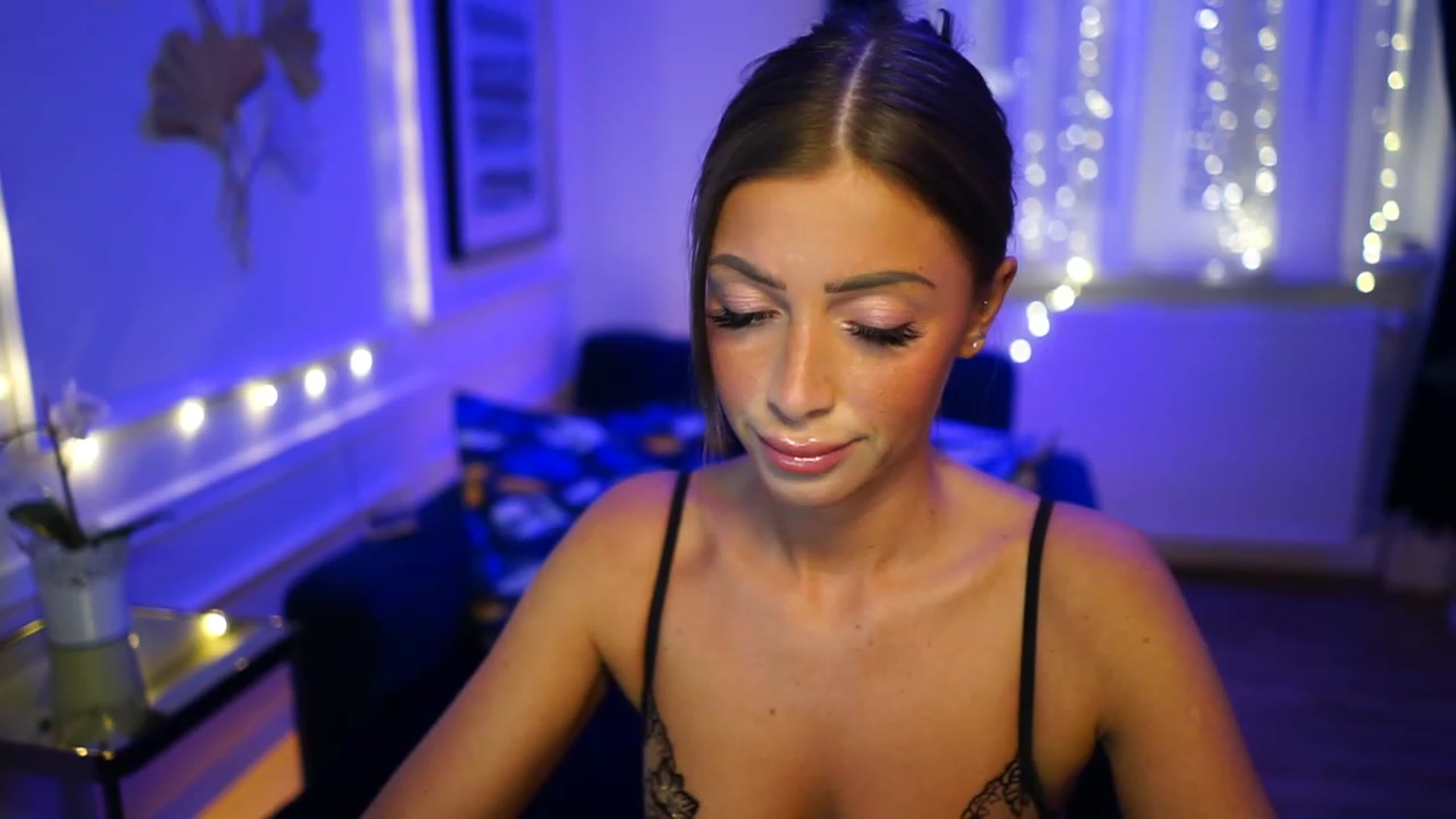 Gallery image thumbnail from emma_ruby's myfreecams stream on, 12/03/2022, 18:30 image 6 of 20