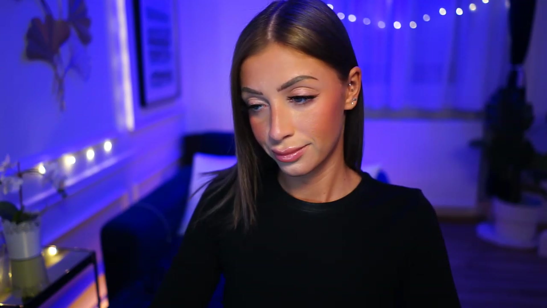Gallery image thumbnail from emma_ruby's myfreecams stream on, 12/10/2022, 20:37 image 6 of 20
