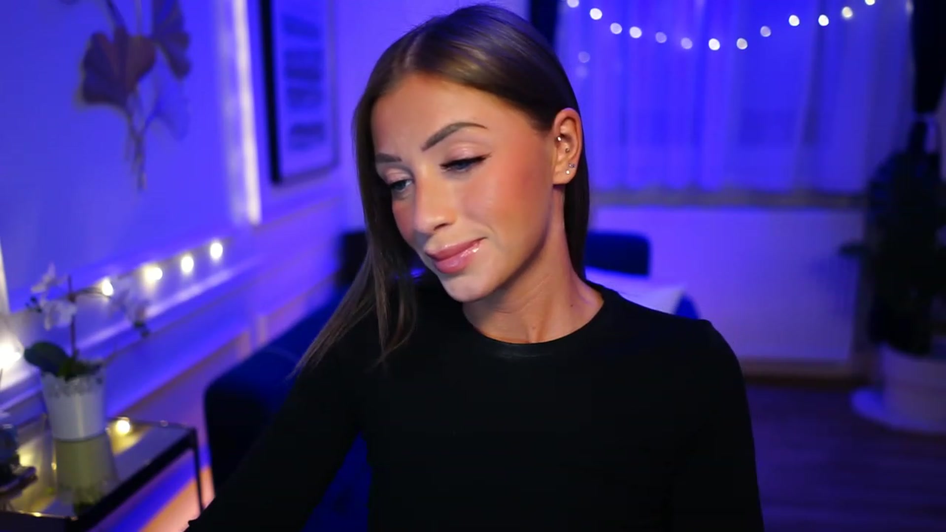 Gallery image thumbnail from emma_ruby's myfreecams stream on, 12/10/2022, 20:37 image 5 of 20