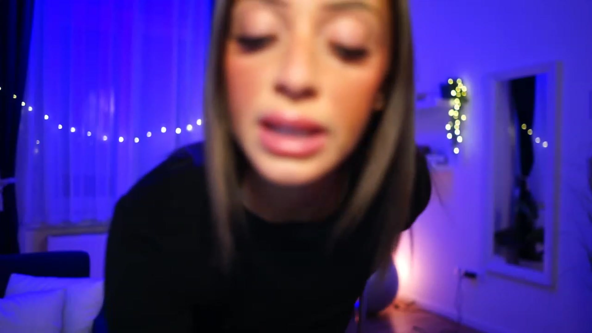 Gallery image thumbnail from emma_ruby's myfreecams stream on, 12/10/2022, 20:37 image 12 of 20