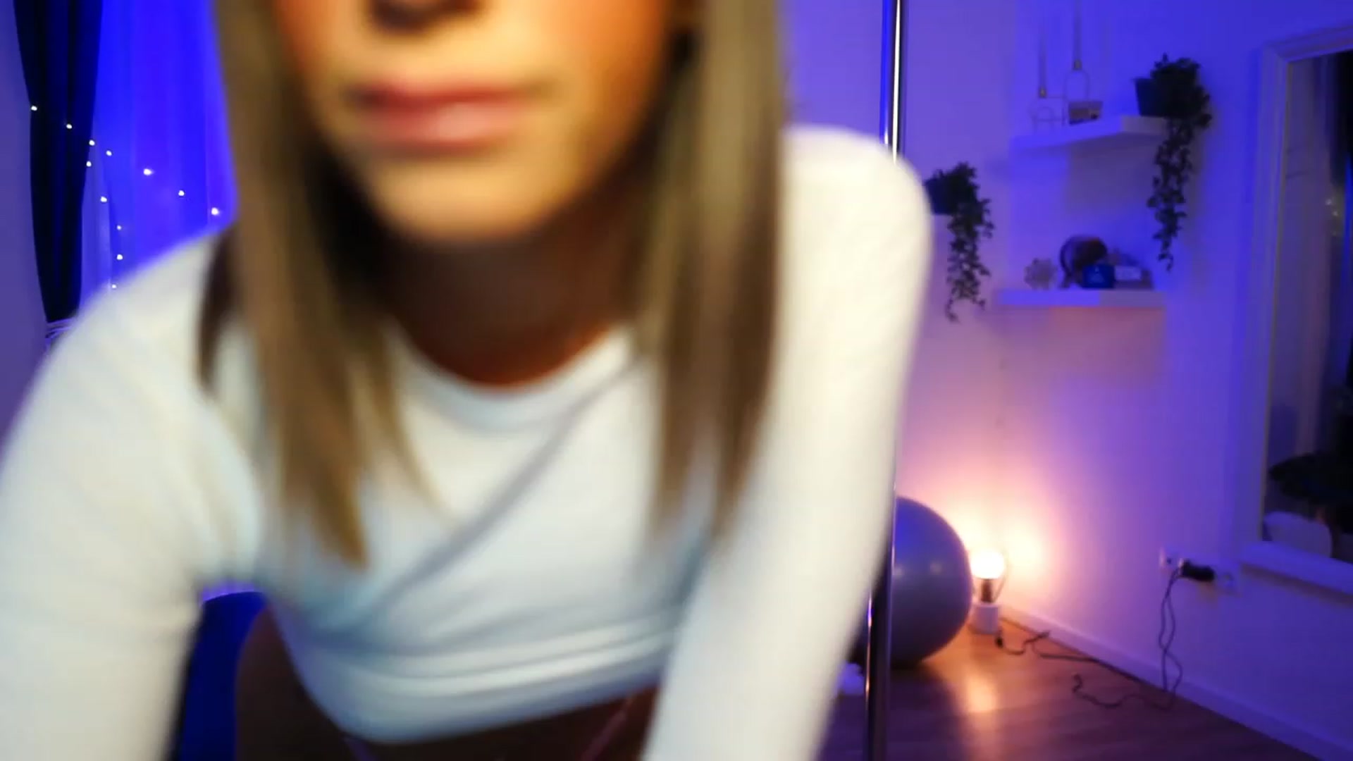 Gallery image thumbnail from emma_ruby's myfreecams stream on, 12/11/2022, 14:31 image 4 of 20