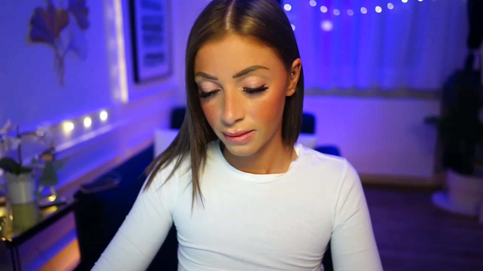Gallery image thumbnail from emma_ruby's myfreecams stream on, 12/11/2022, 14:31 image 17 of 20