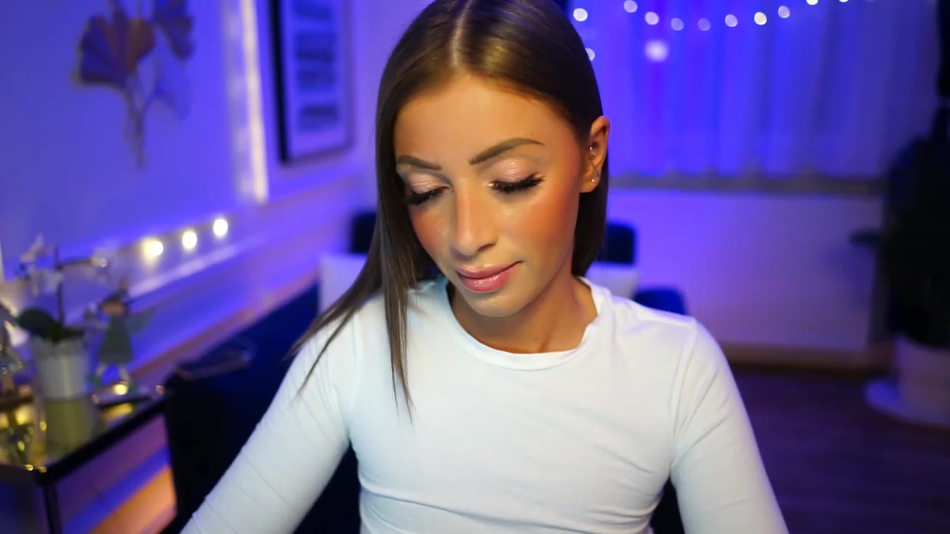 Gallery image thumbnail from emma_ruby's myfreecams stream on, 12/11/2022, 14:31 image 19 of 20