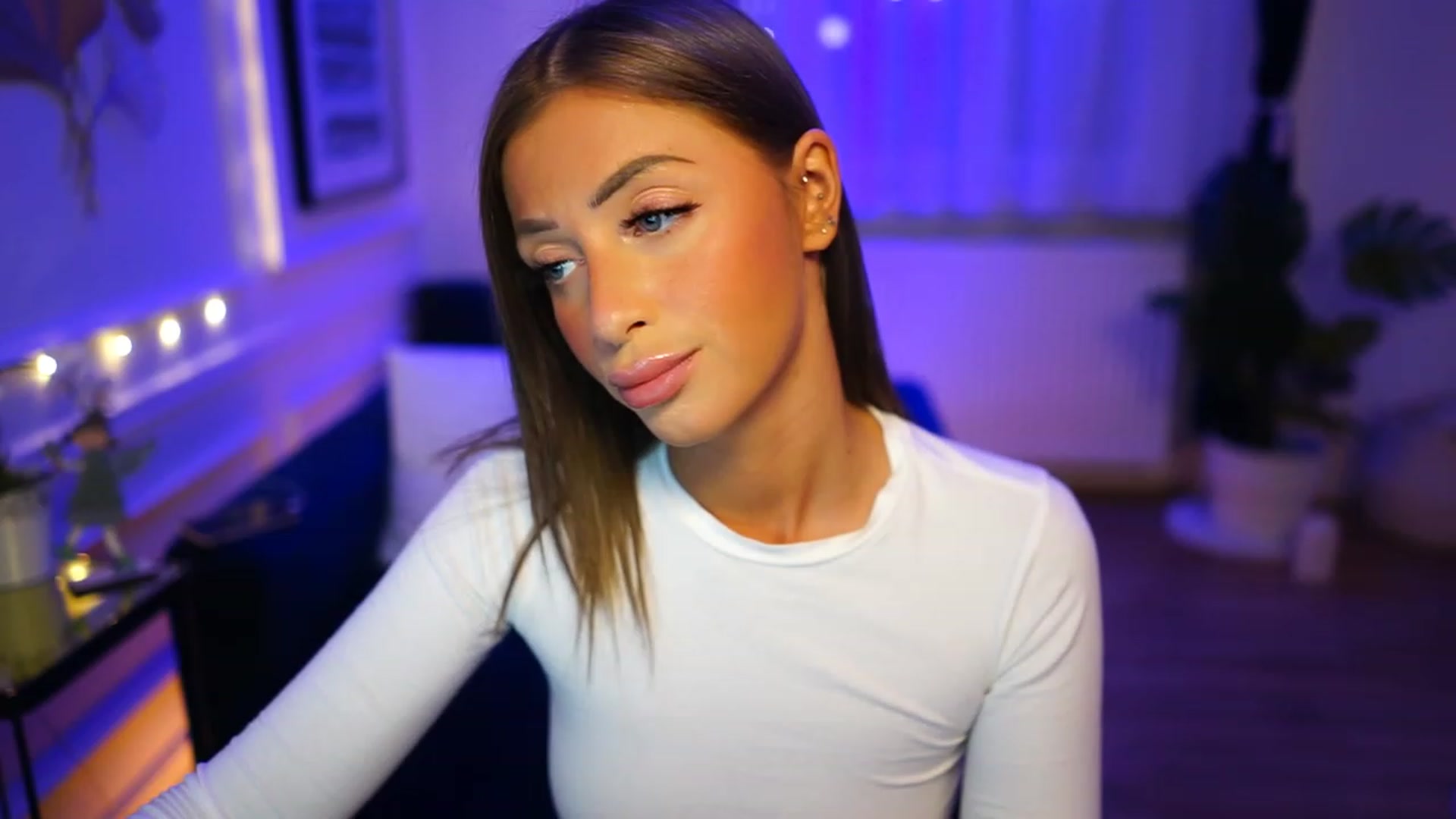 Gallery image thumbnail from emma_ruby's myfreecams stream on, 12/11/2022, 15:13 image 15 of 20