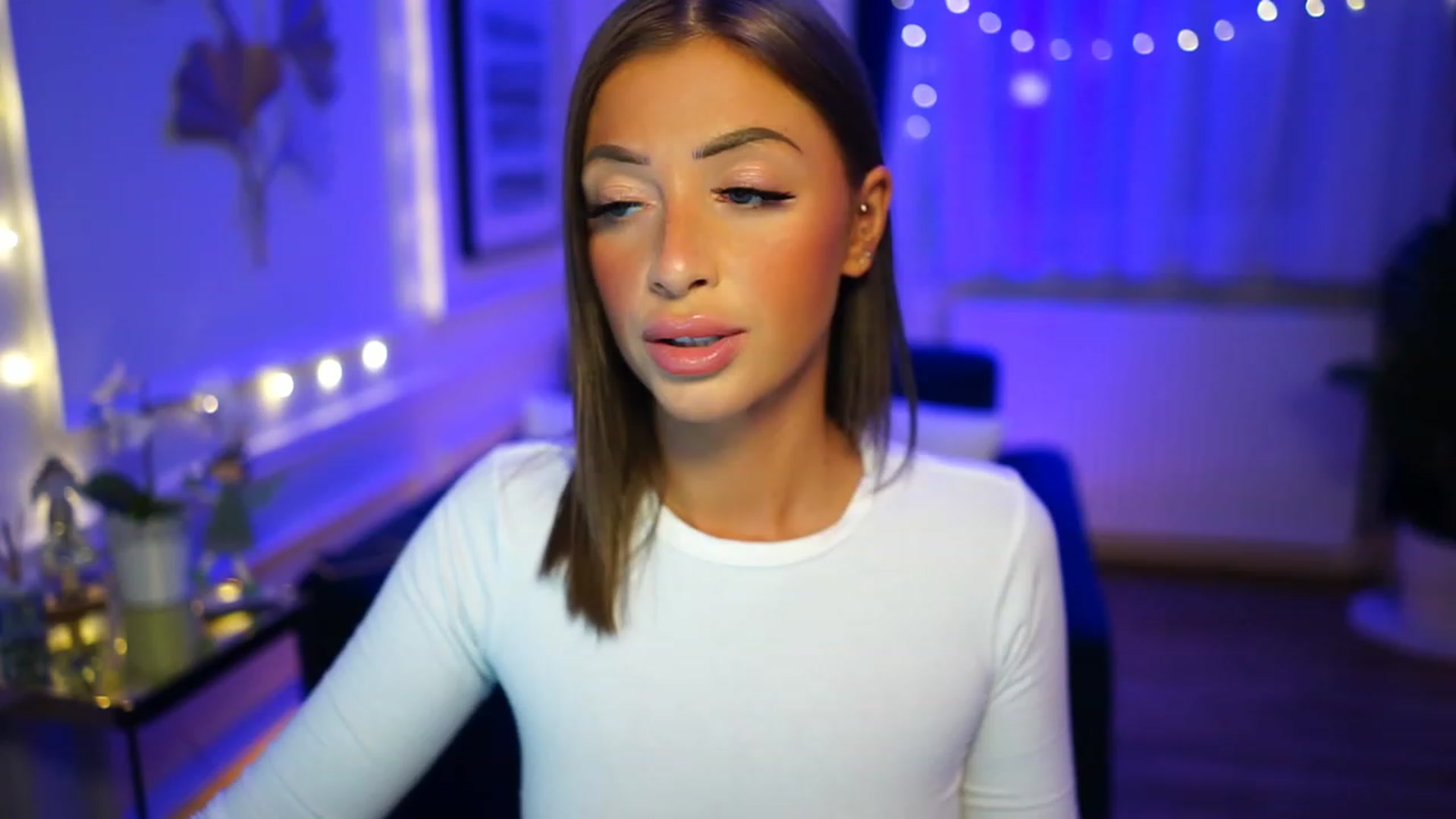Gallery image thumbnail from emma_ruby's myfreecams stream on, 12/11/2022, 15:13 image 2 of 20