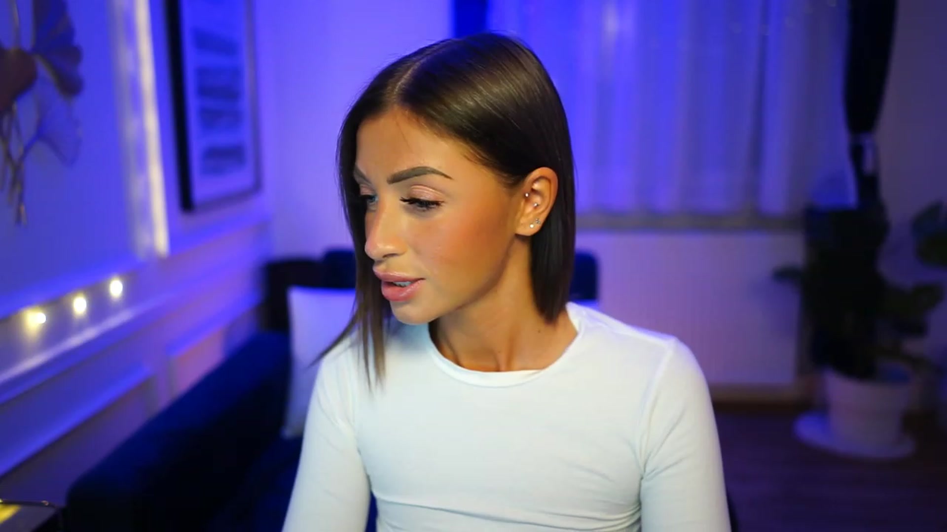 Gallery image thumbnail from emma_ruby's myfreecams stream on, 12/16/2022, 19:09 image 14 of 20