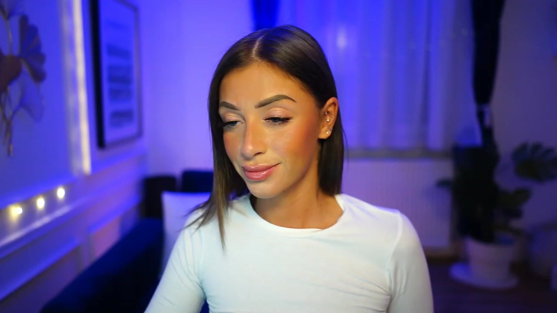 Gallery image thumbnail from emma_ruby's myfreecams stream on, 12/16/2022, 19:09 image 10 of 20