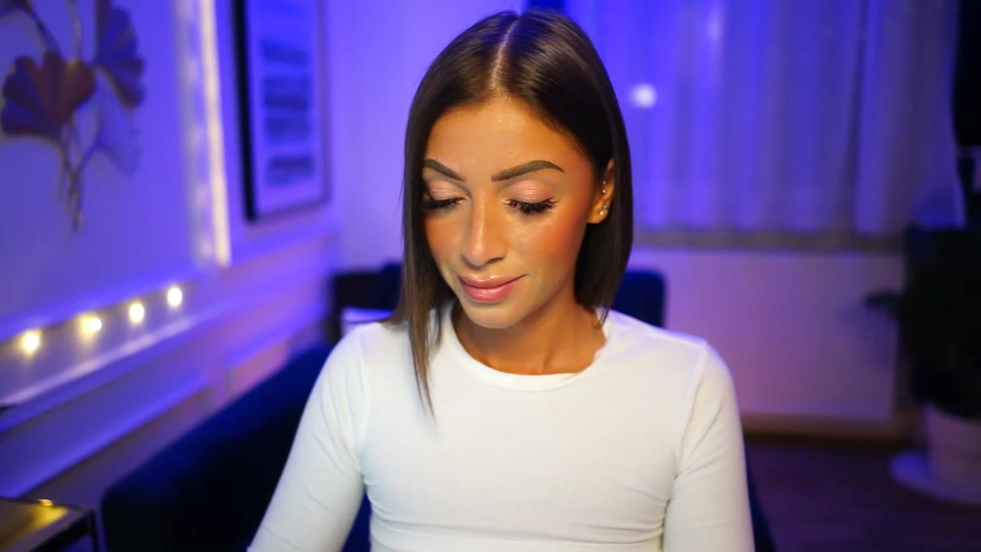 Gallery image thumbnail from emma_ruby's myfreecams stream on, 12/16/2022, 21:06 image 5 of 20