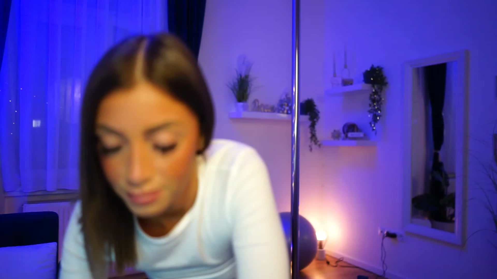 Gallery image thumbnail from emma_ruby's myfreecams stream on, 12/16/2022, 21:06 image 3 of 20