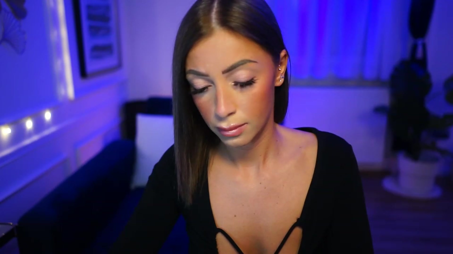 Gallery image thumbnail from emma_ruby's myfreecams stream on, 12/18/2022, 18:44 image 19 of 20