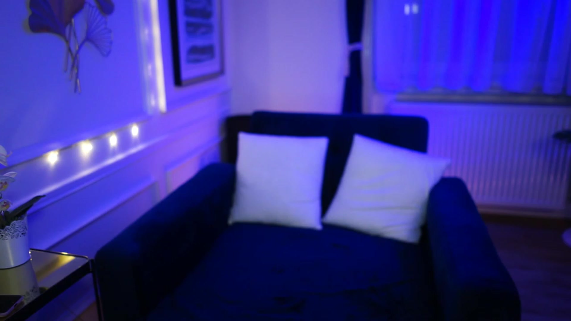 Gallery image thumbnail from emma_ruby's myfreecams stream on, 12/18/2022, 18:44 image 15 of 20