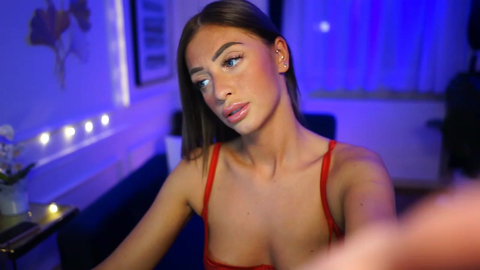 Gallery image thumbnail from emma_ruby's myfreecams stream on, 12/19/2022, 18:59 image 6 of 20