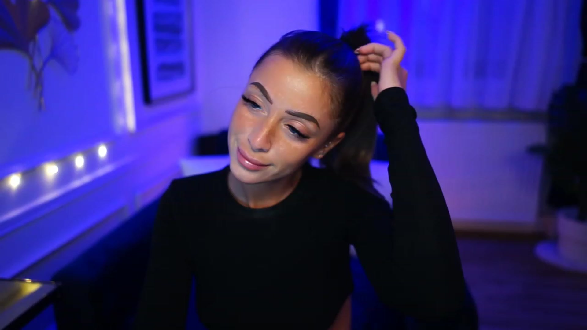 Gallery image thumbnail from emma_ruby's myfreecams stream on, 12/21/2022, 17:59 image 14 of 20