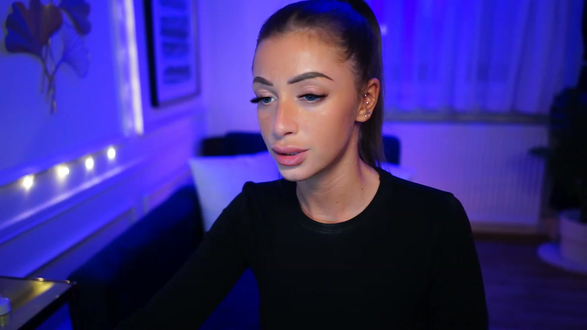 Gallery image thumbnail from emma_ruby's myfreecams stream on, 12/21/2022, 17:59 image 3 of 20