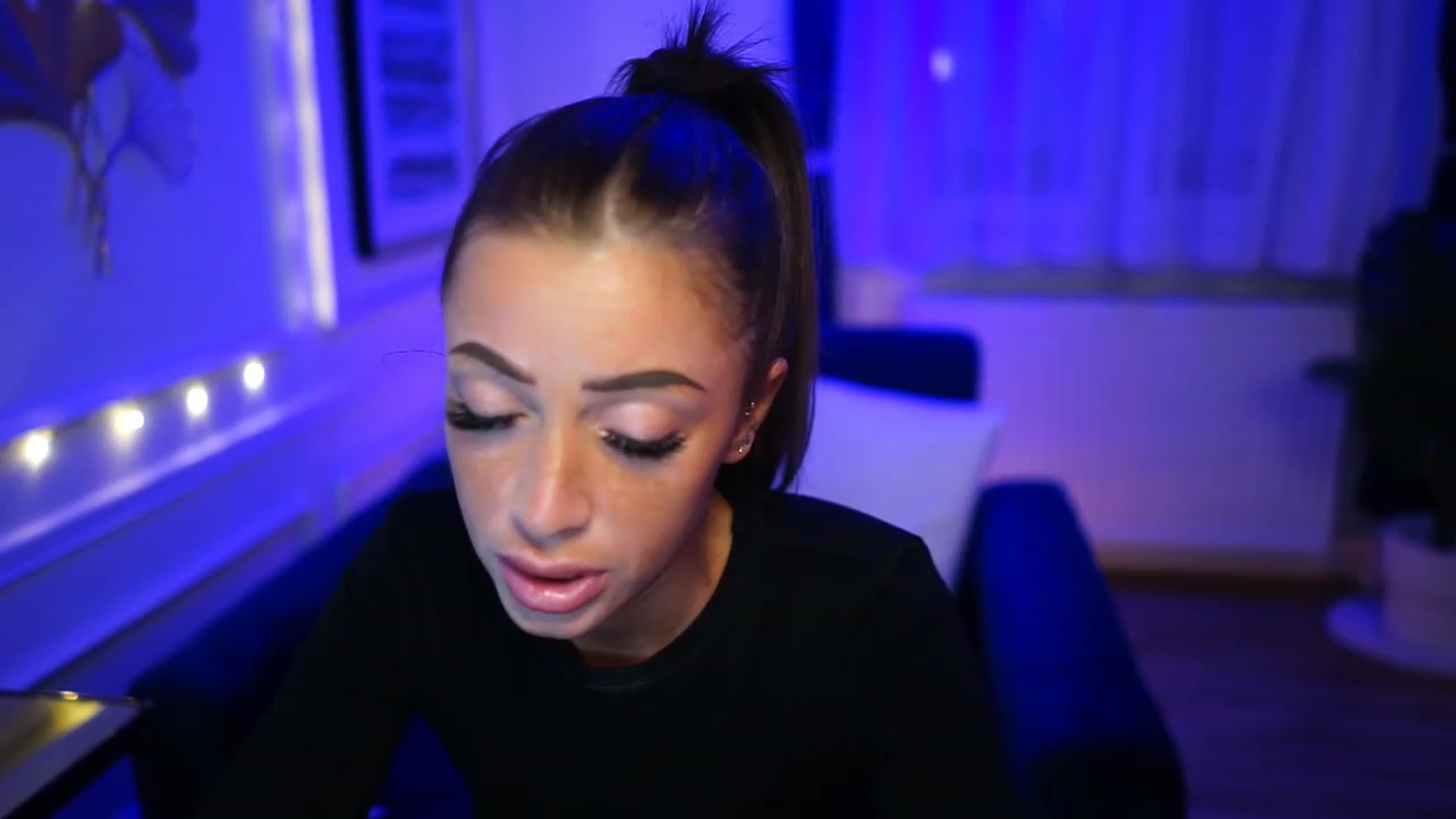 Gallery image thumbnail from emma_ruby's myfreecams stream on, 12/21/2022, 17:59 image 15 of 20
