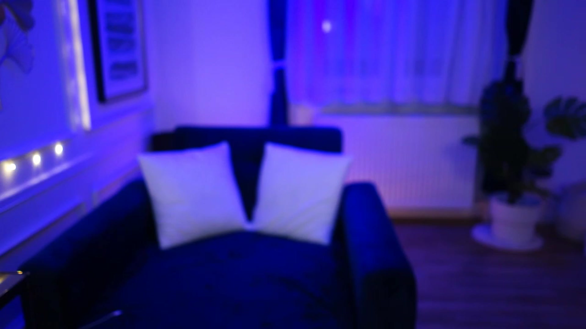 Gallery image thumbnail from emma_ruby's myfreecams stream on, 12/21/2022, 20:10 image 10 of 20