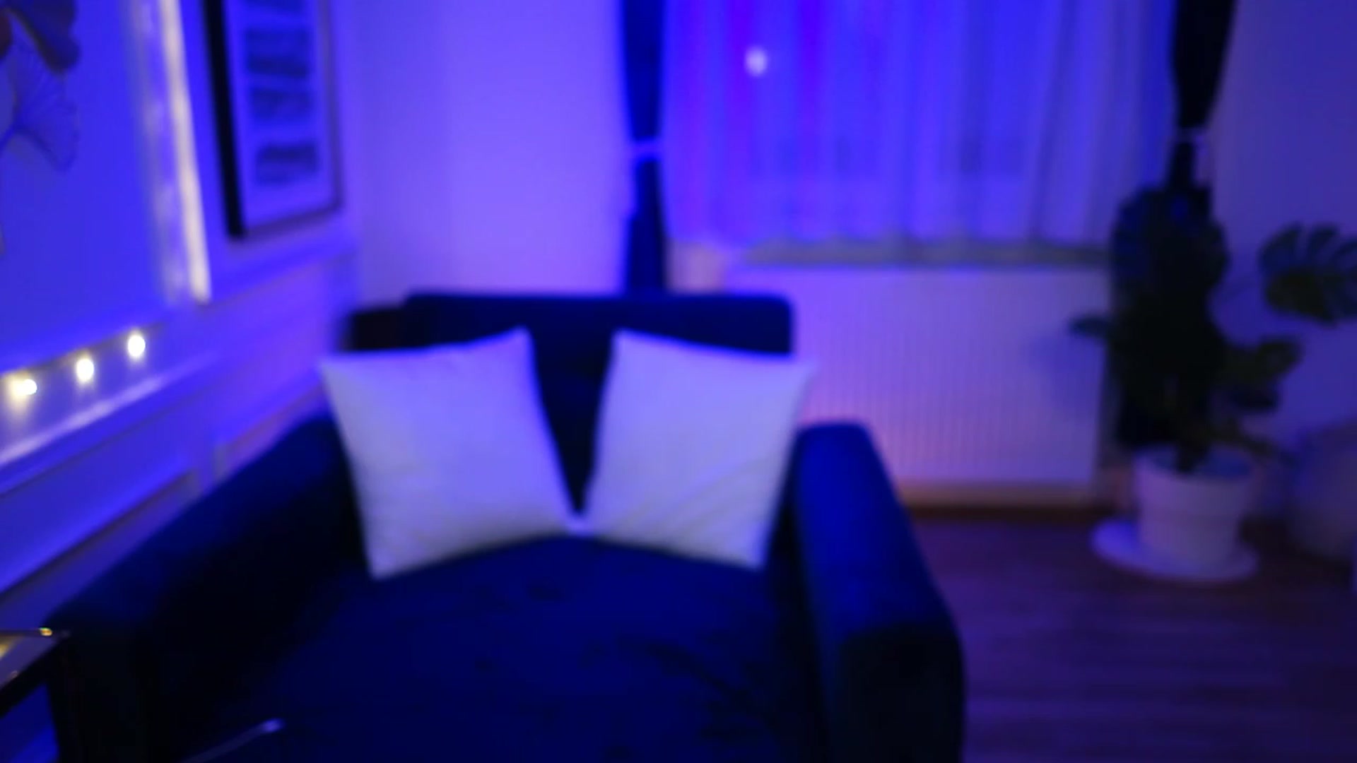 Gallery image thumbnail from emma_ruby's myfreecams stream on, 12/21/2022, 20:10 image 16 of 20