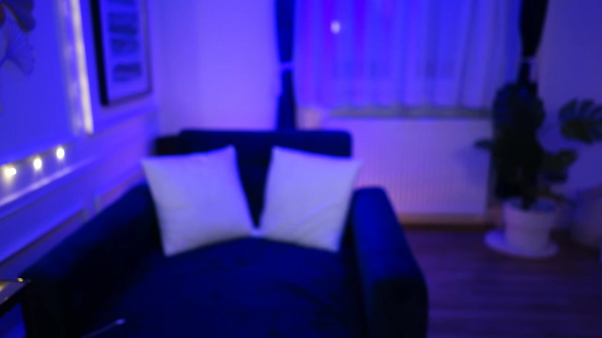 Gallery image thumbnail from emma_ruby's myfreecams stream on, 12/21/2022, 20:10 image 6 of 20