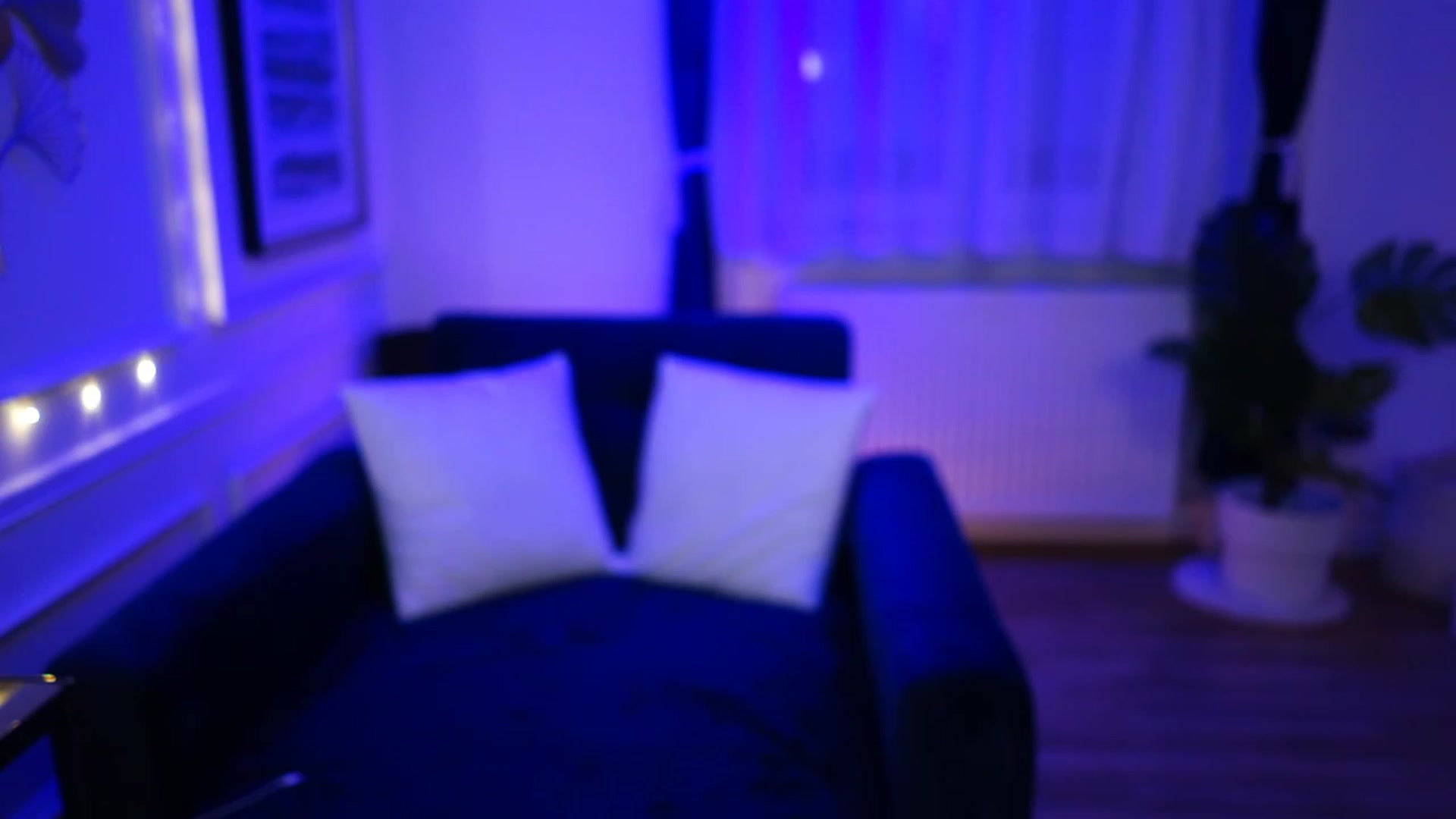 Gallery image thumbnail from emma_ruby's myfreecams stream on, 12/21/2022, 20:10 image 15 of 20