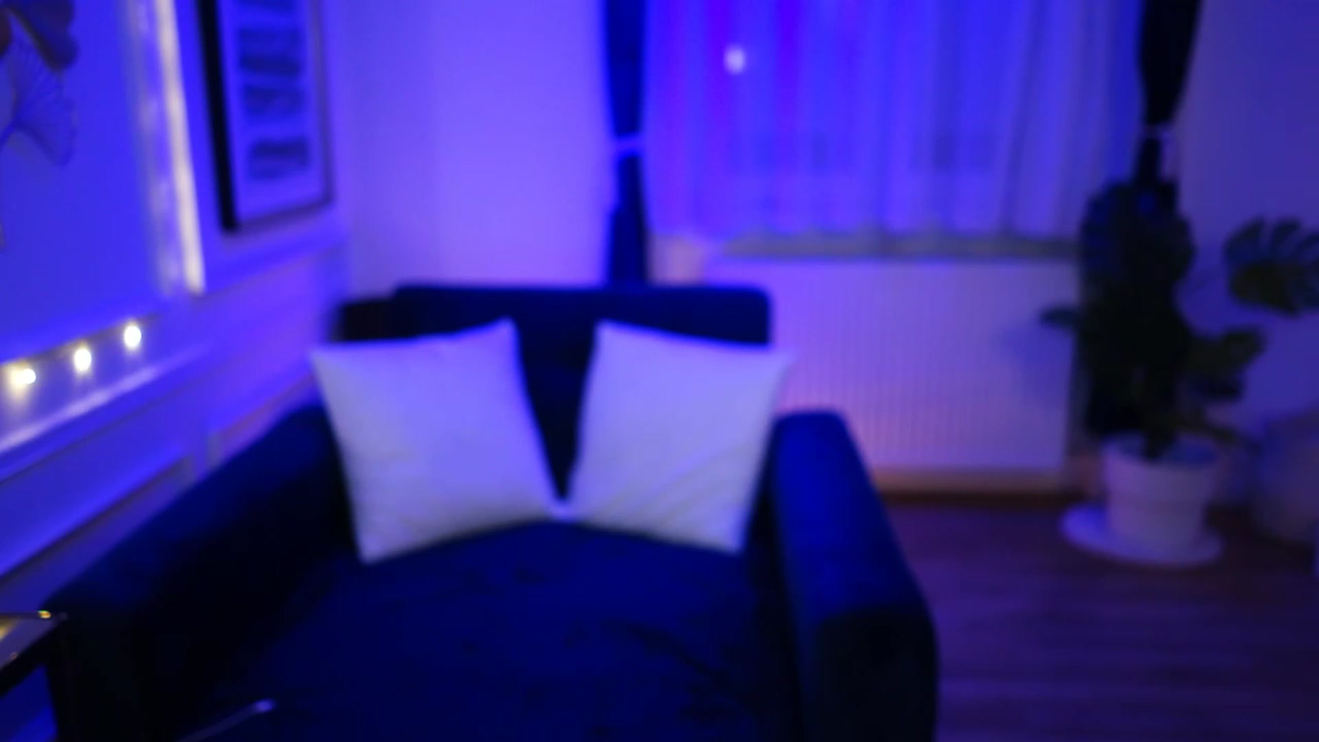 Gallery image thumbnail from emma_ruby's myfreecams stream on, 12/21/2022, 20:10 image 9 of 20