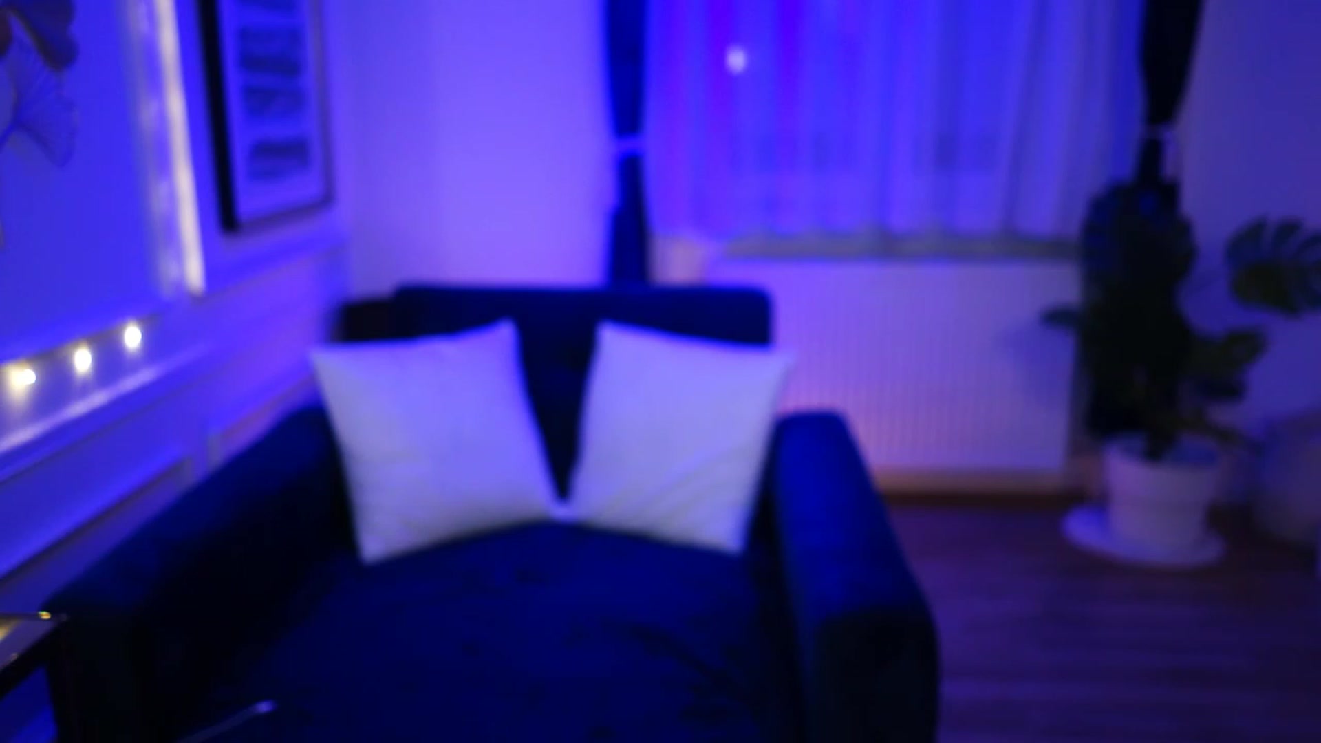 Gallery image thumbnail from emma_ruby's myfreecams stream on, 12/21/2022, 20:10 image 8 of 20