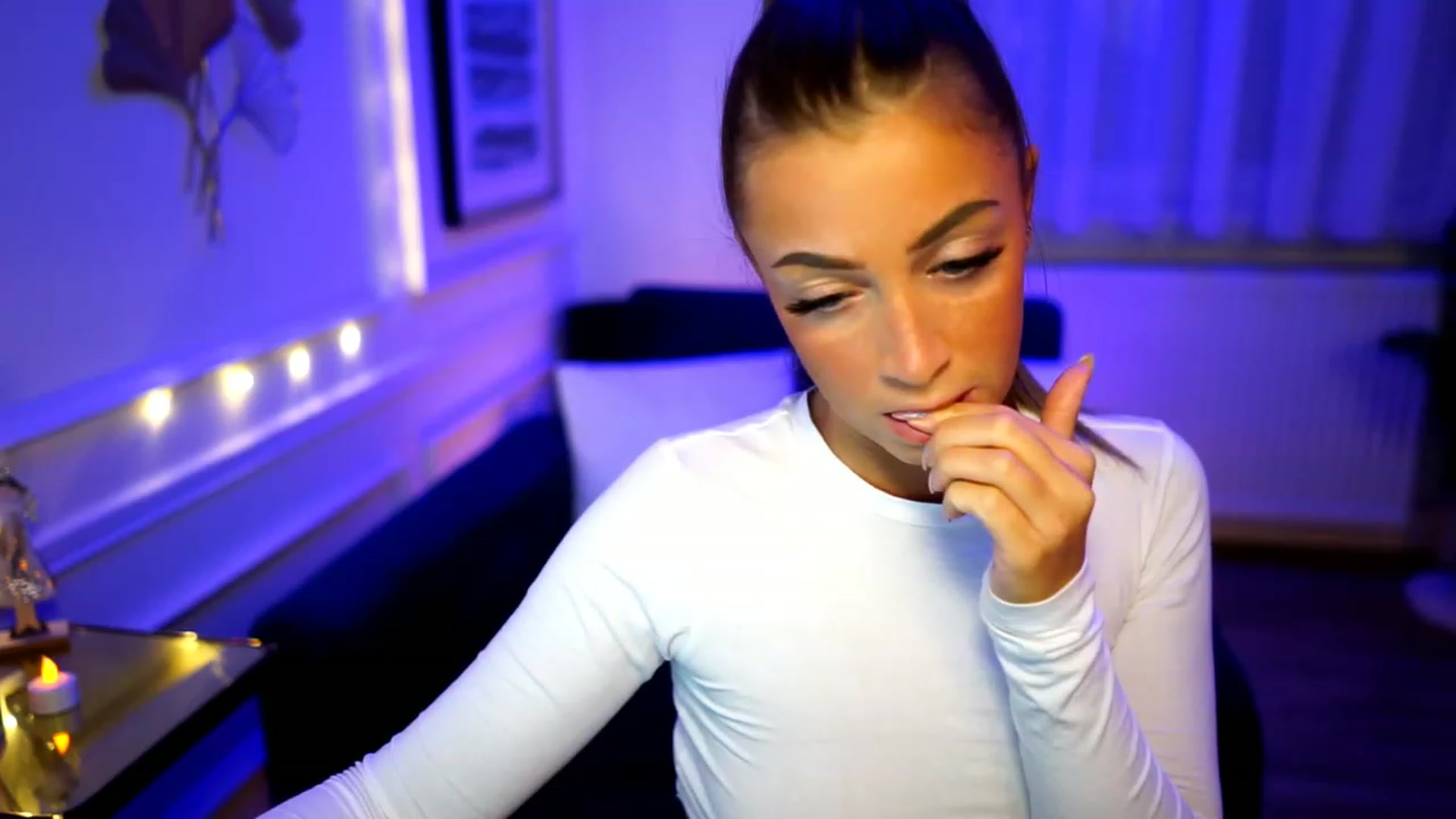 Gallery image thumbnail from emma_ruby's myfreecams stream on, 12/27/2022, 12:28 image 18 of 20