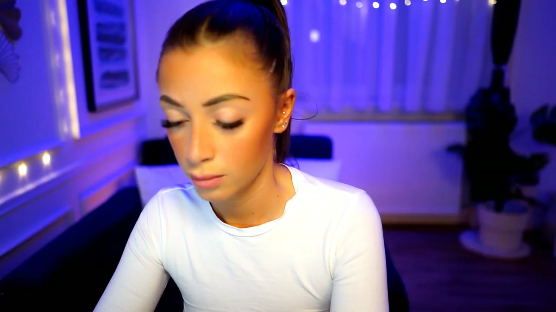 Gallery image thumbnail from emma_ruby's myfreecams stream on, 12/27/2022, 12:28 image 7 of 20
