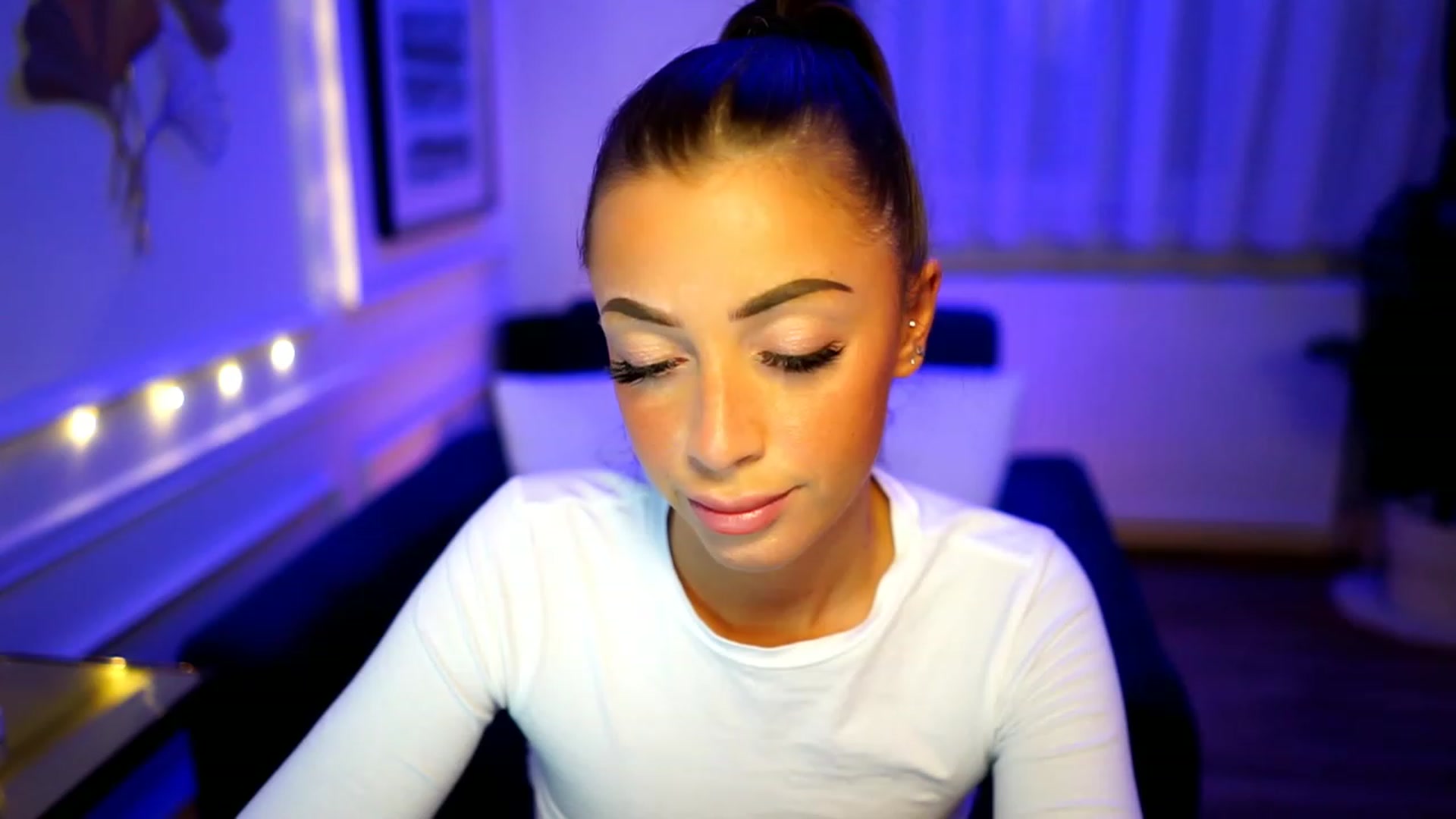 Gallery image thumbnail from emma_ruby's myfreecams stream on, 12/27/2022, 13:51 image 1 of 20