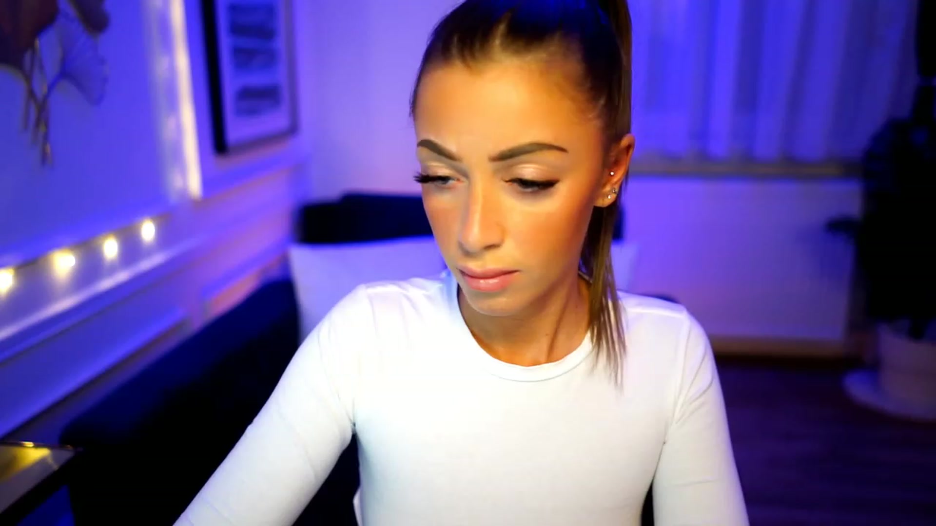 Gallery image thumbnail from emma_ruby's myfreecams stream on, 12/27/2022, 13:51 image 8 of 20