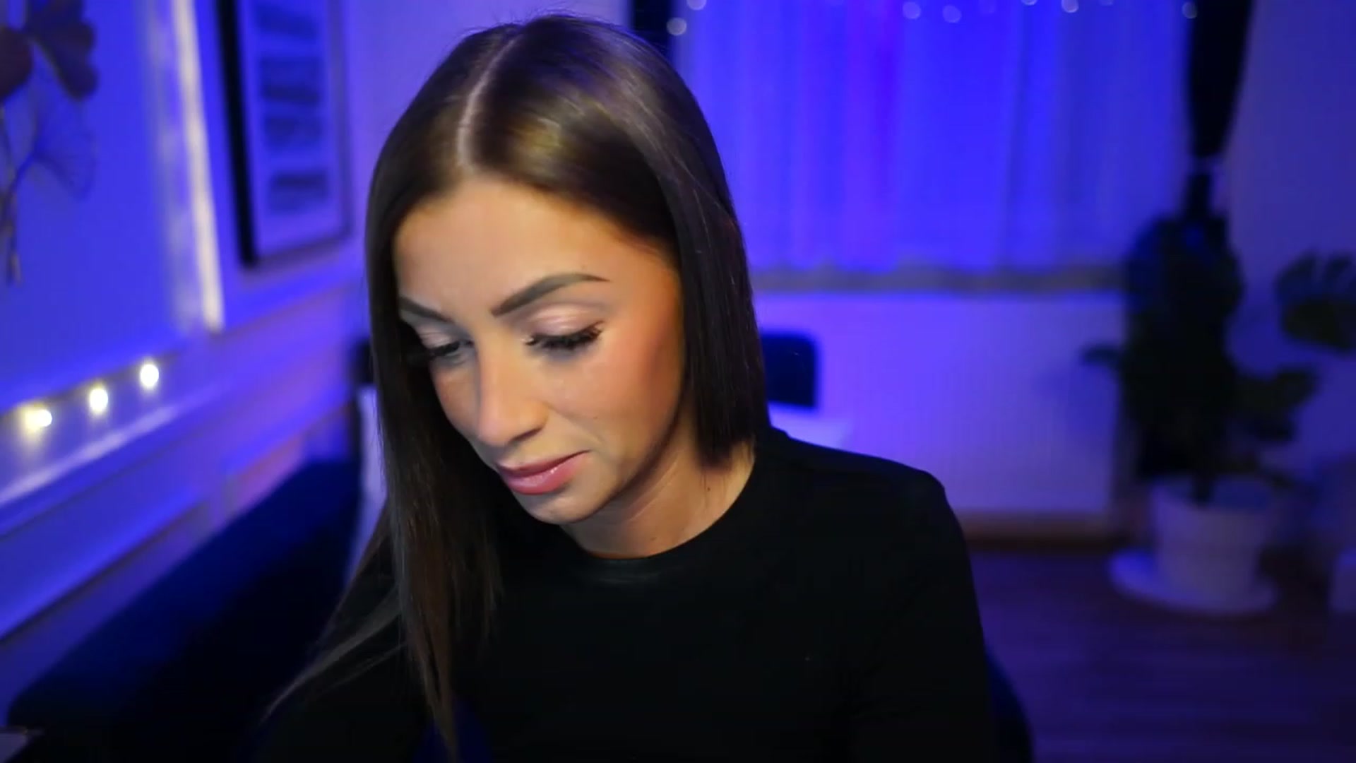 Gallery image thumbnail from emma_ruby's myfreecams stream on, 12/28/2022, 15:38 image 14 of 20