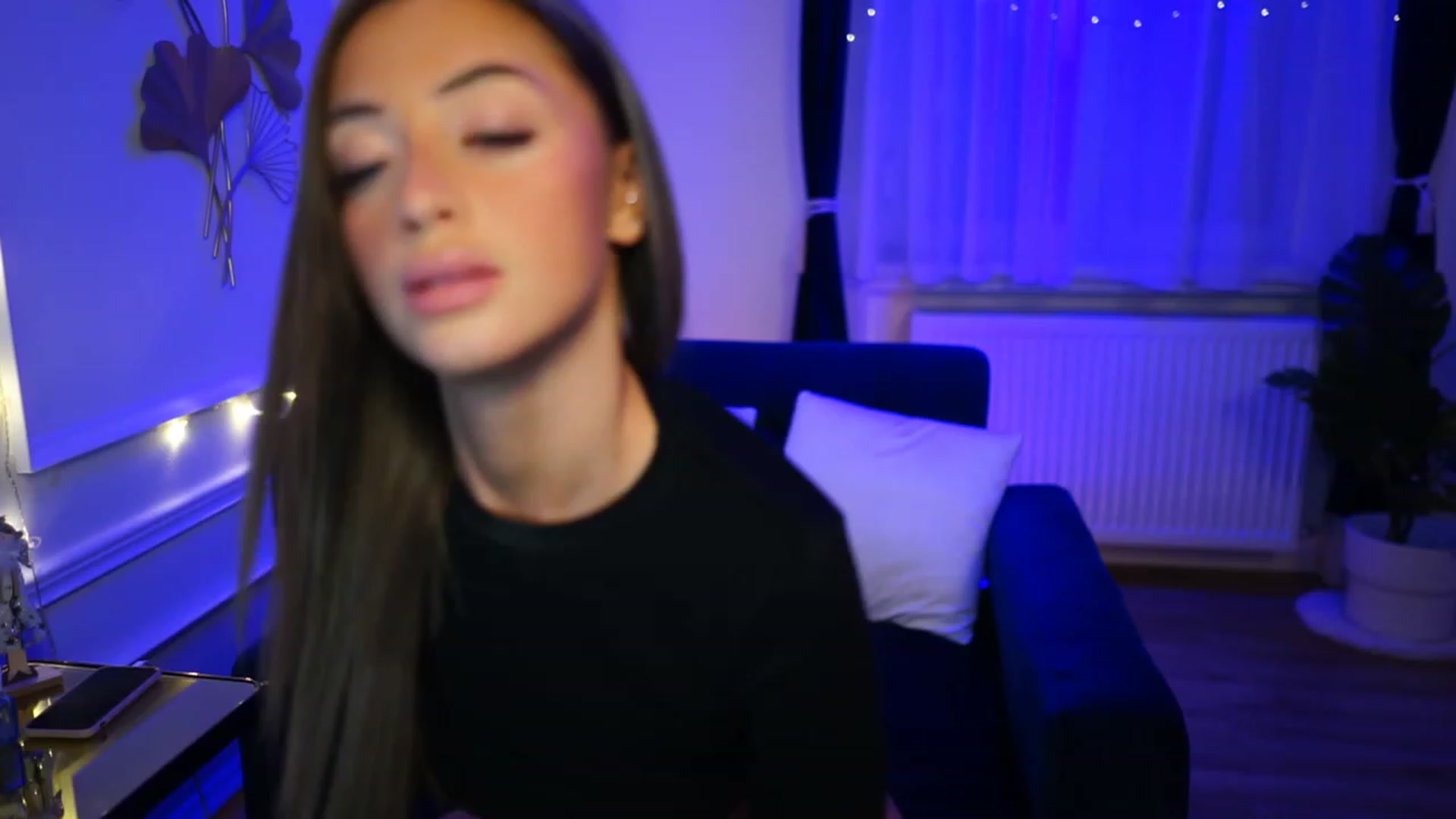 Gallery image thumbnail from emma_ruby's myfreecams stream on, 12/28/2022, 15:38 image 11 of 20