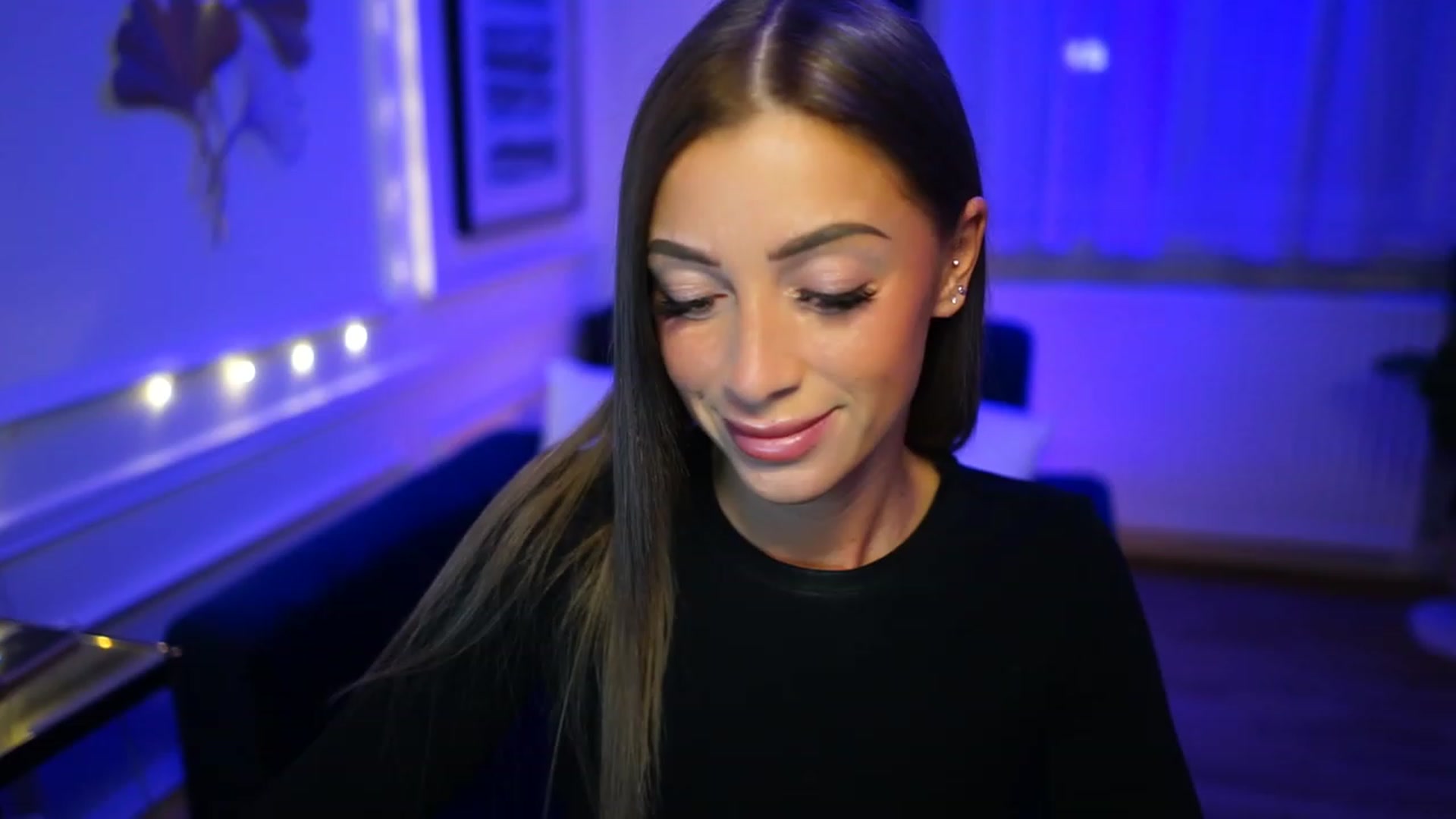 Gallery image thumbnail from emma_ruby's myfreecams stream on, 12/28/2022, 15:38 image 9 of 20