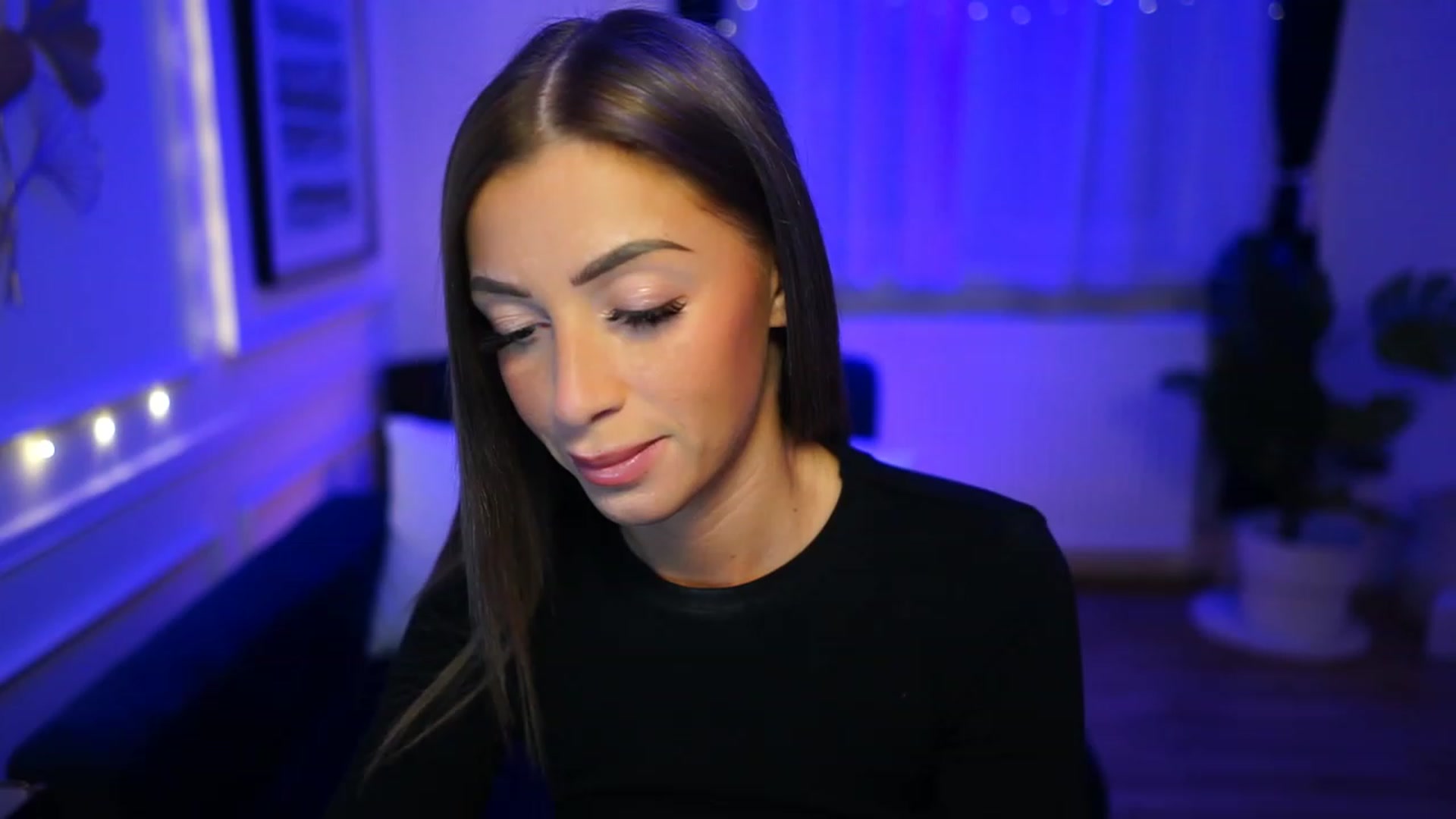 Gallery image thumbnail from emma_ruby's myfreecams stream on, 12/28/2022, 15:38 image 12 of 20