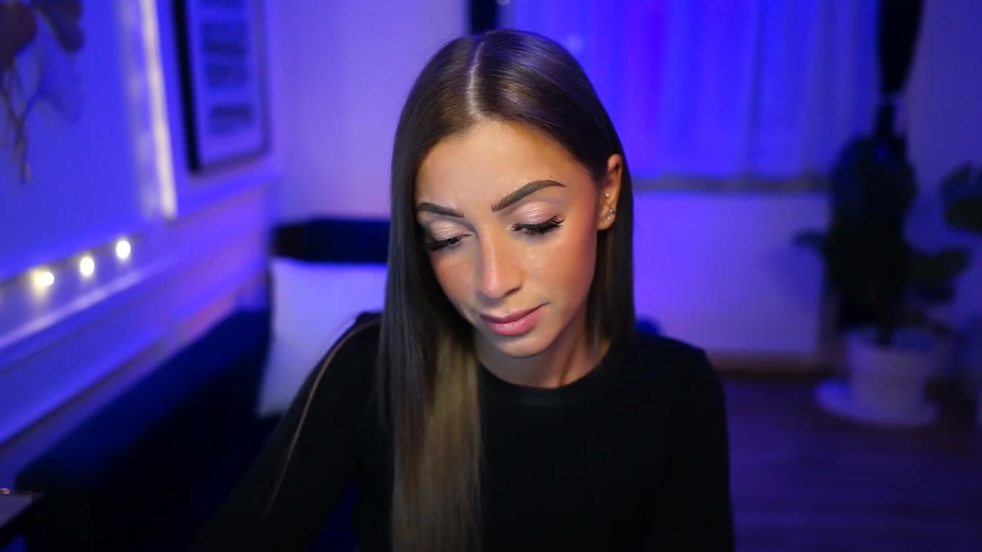 Gallery image thumbnail from emma_ruby's myfreecams stream on, 12/28/2022, 16:22 image 16 of 20