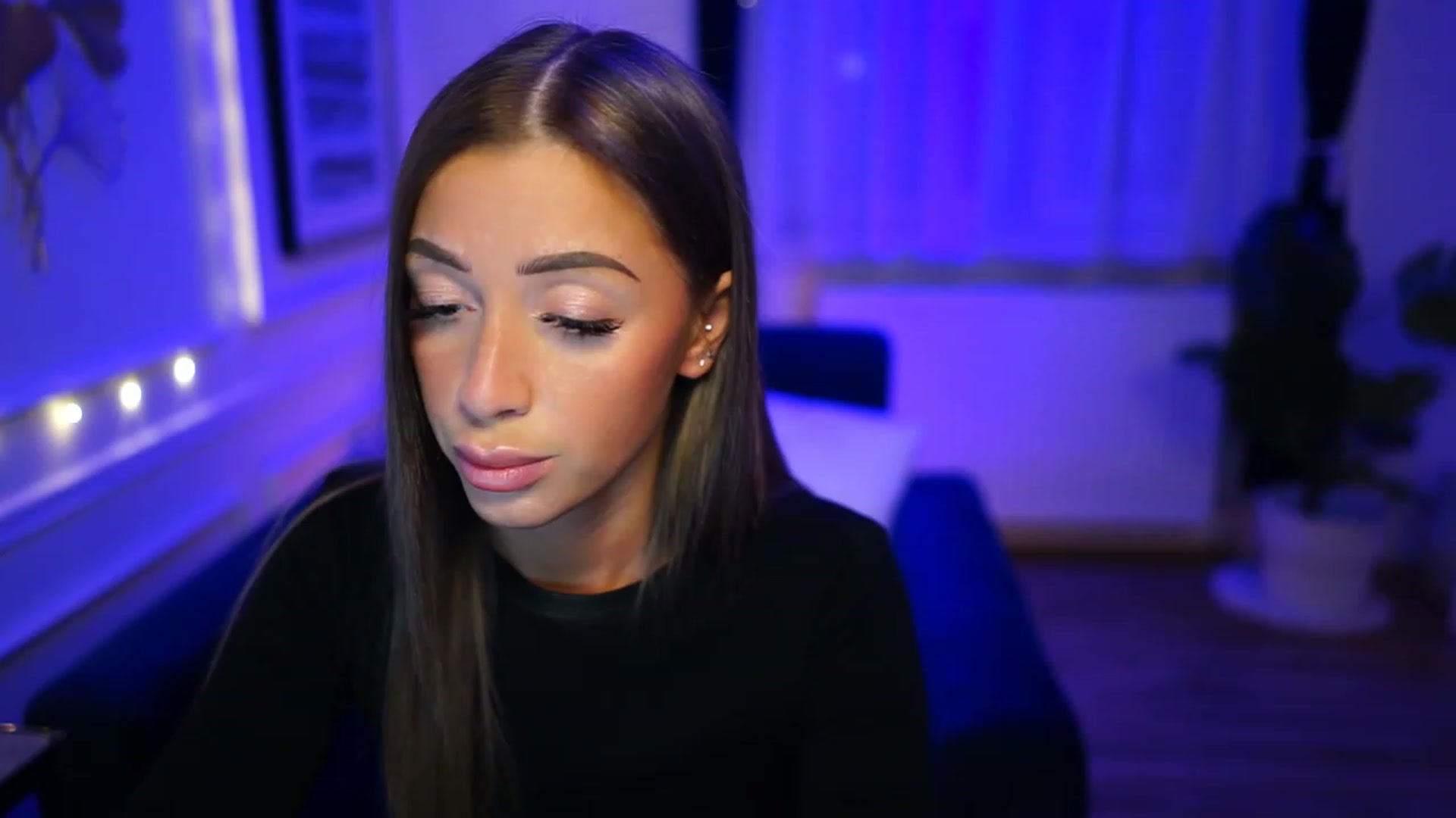 Gallery image thumbnail from emma_ruby's myfreecams stream on, 12/28/2022, 16:22 image 19 of 20