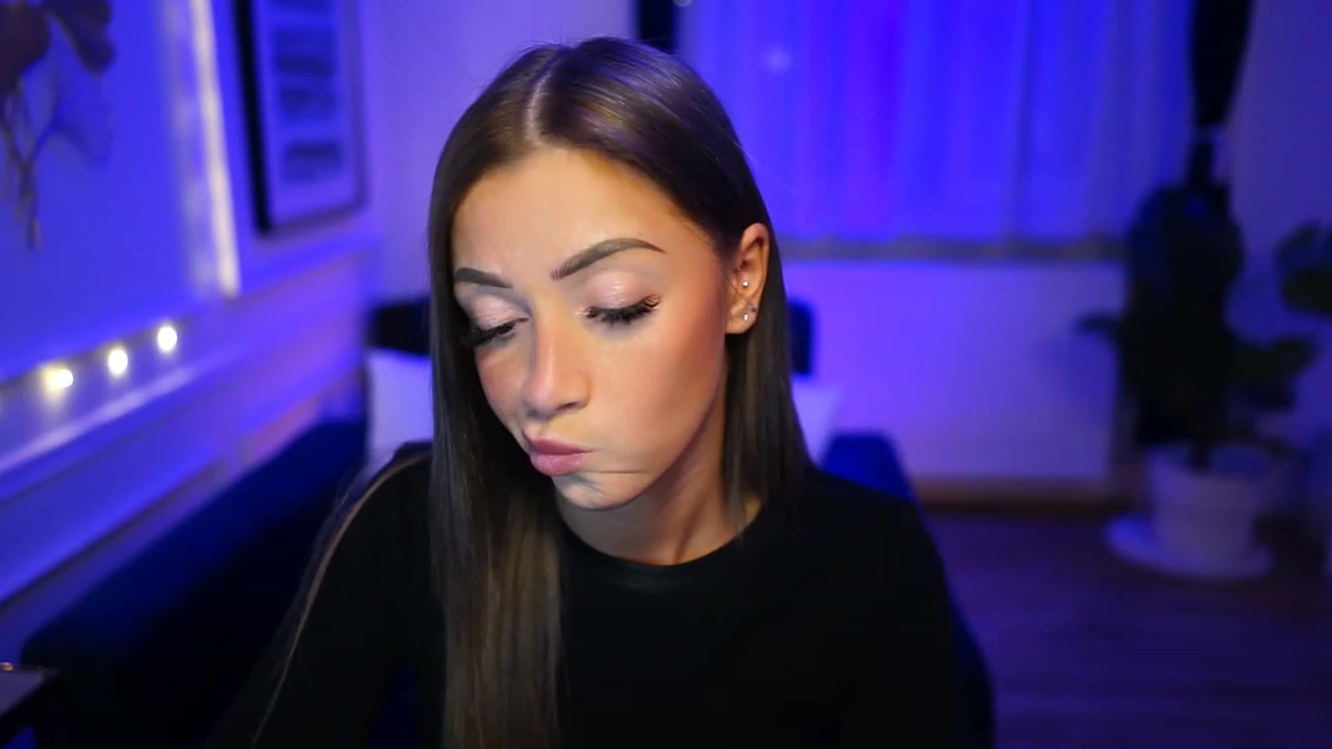 Gallery image thumbnail from emma_ruby's myfreecams stream on, 12/28/2022, 16:22 image 15 of 20