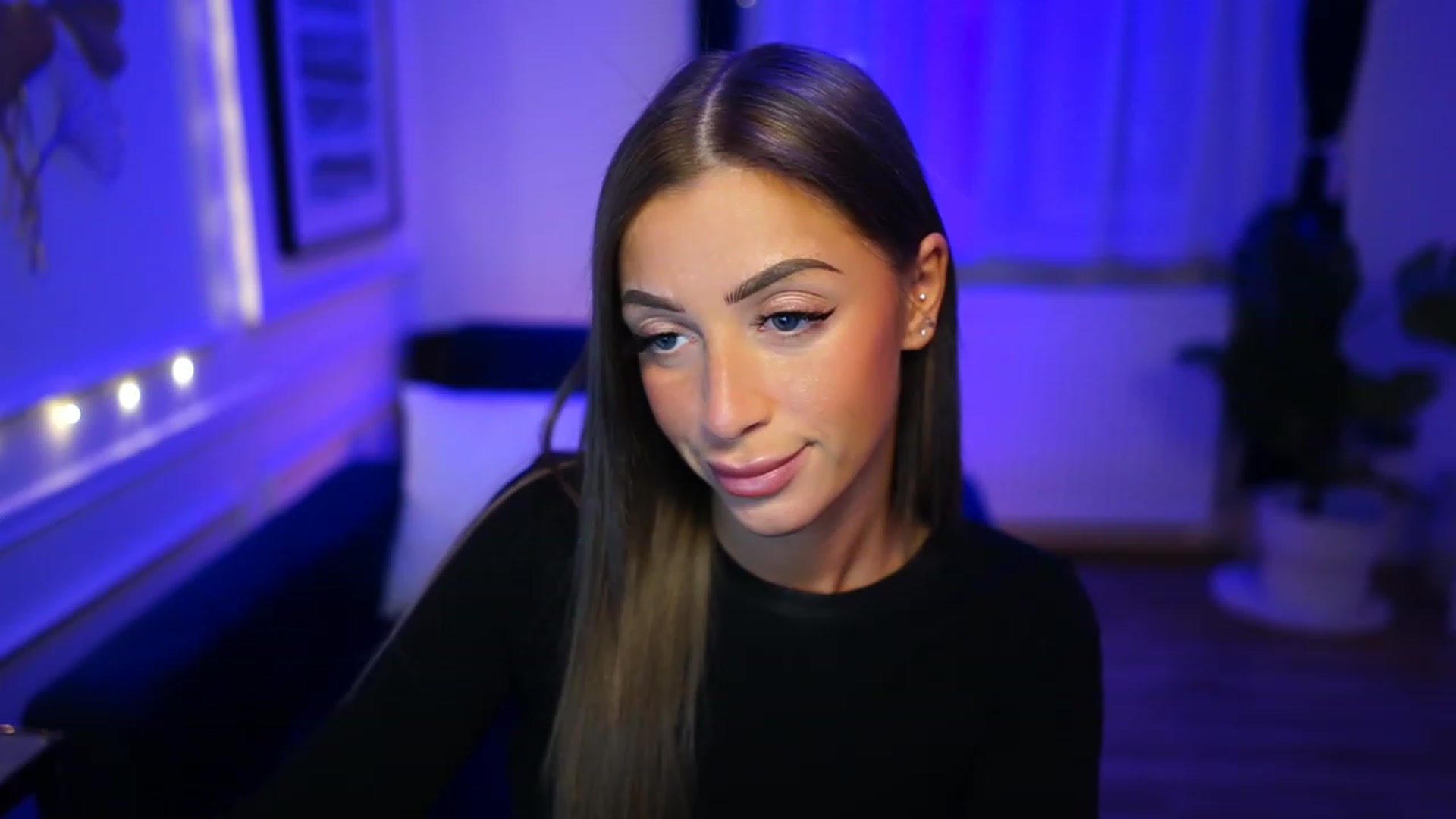 Gallery image thumbnail from emma_ruby's myfreecams stream on, 12/28/2022, 16:22 image 14 of 20