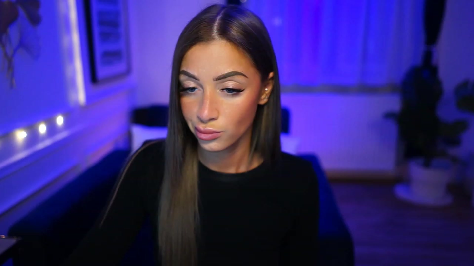 Gallery image thumbnail from emma_ruby's myfreecams stream on, 12/28/2022, 16:22 image 18 of 20