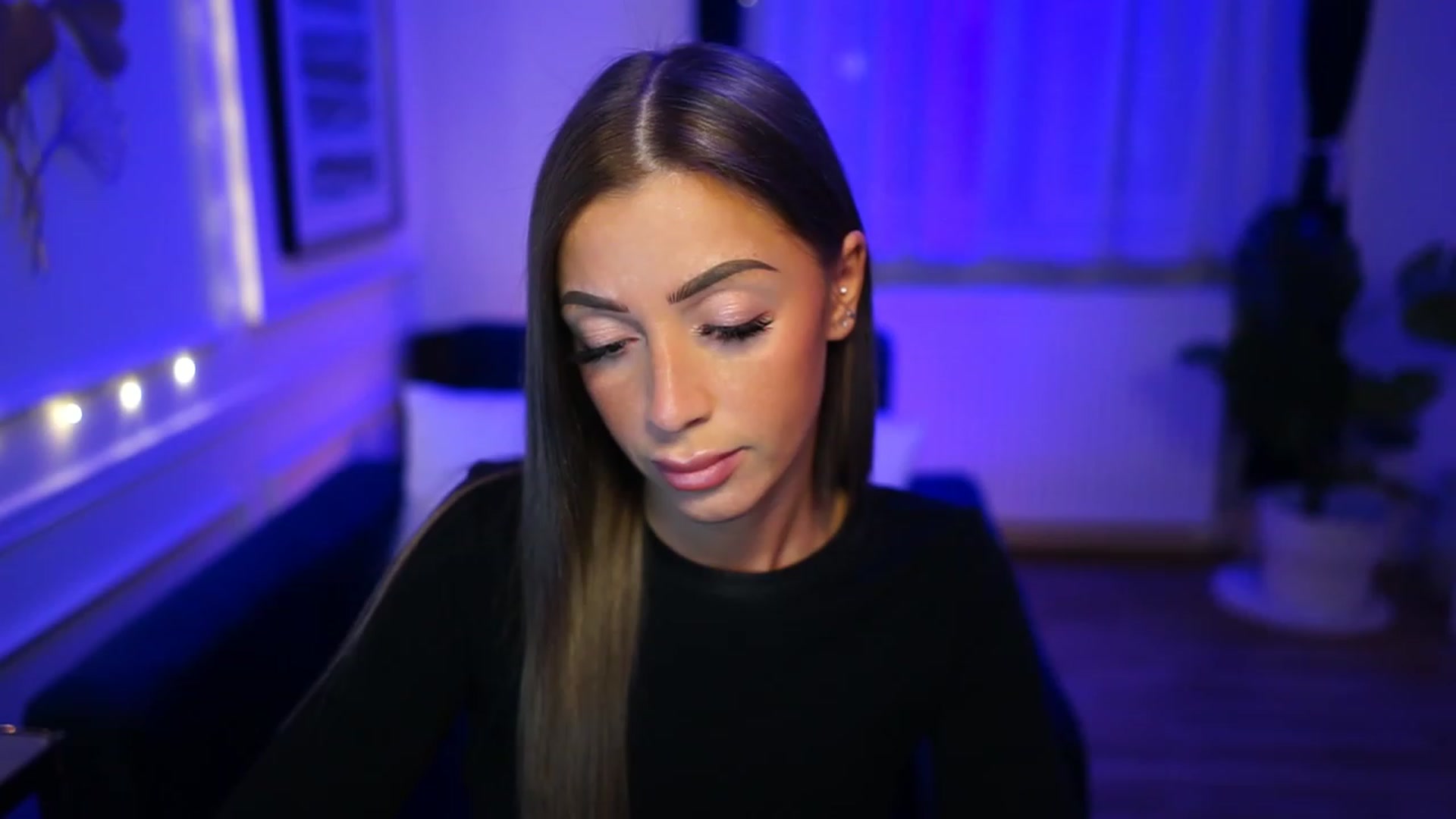 Gallery image thumbnail from emma_ruby's myfreecams stream on, 12/28/2022, 16:22 image 12 of 20